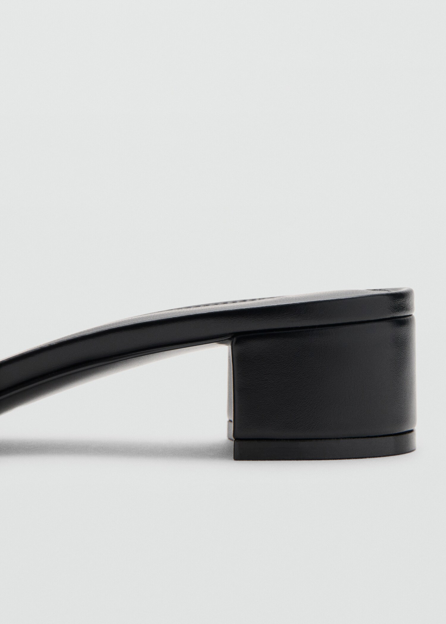 Block-heel sandals with strap - Details of the article 1