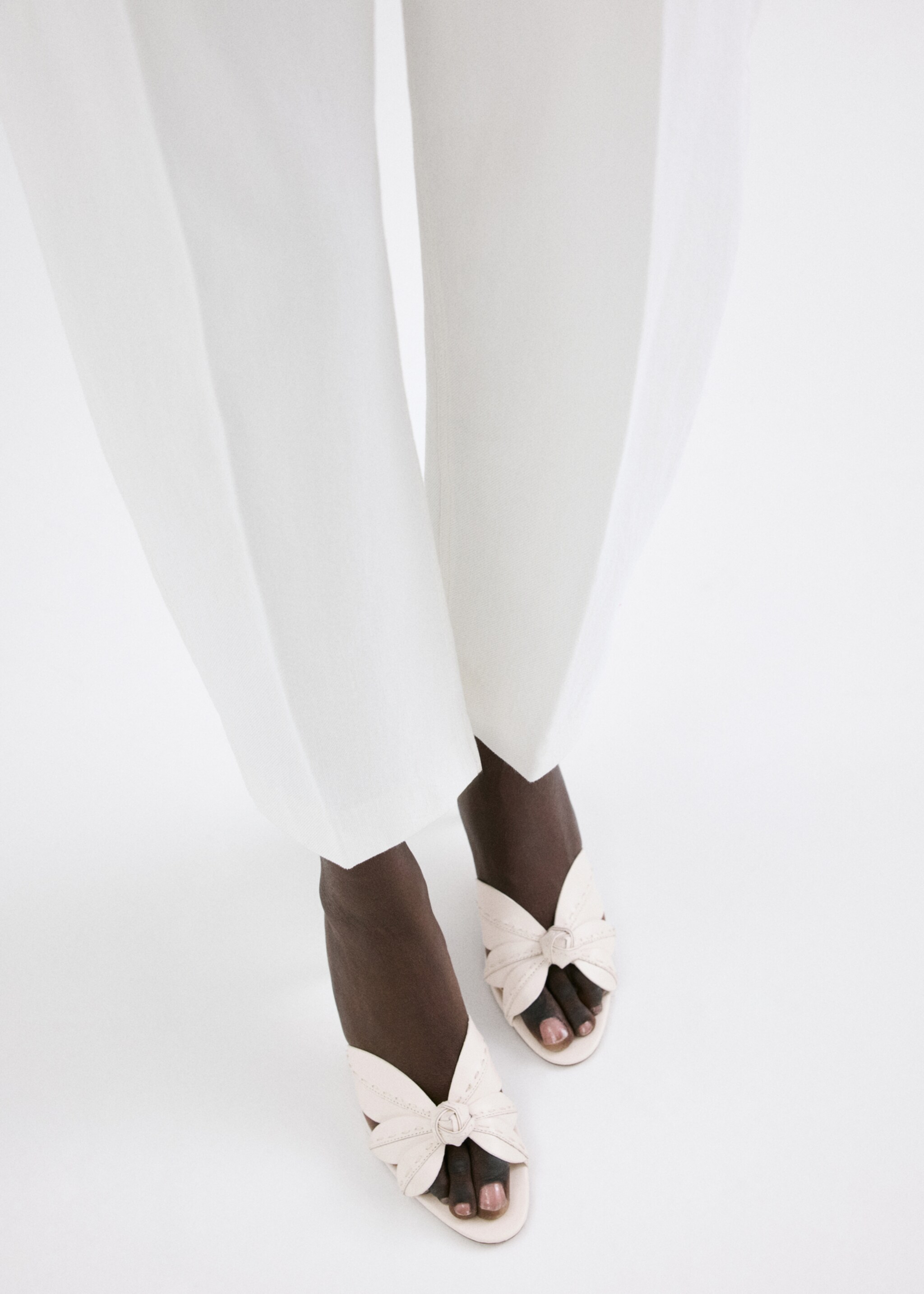 Sandales cuir talon fleur - Détail de l'article 9, Écru. Ref: 27027782-00.