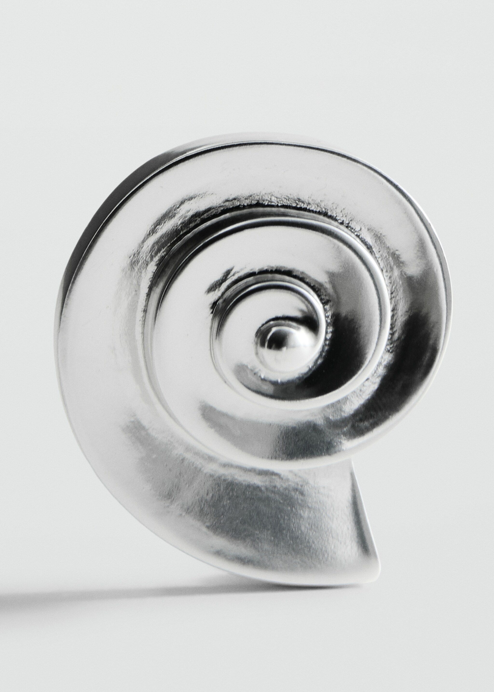 أقراط من الصدف - تفاصيل المنتج 1, فضي. Ref: 27027800-00.