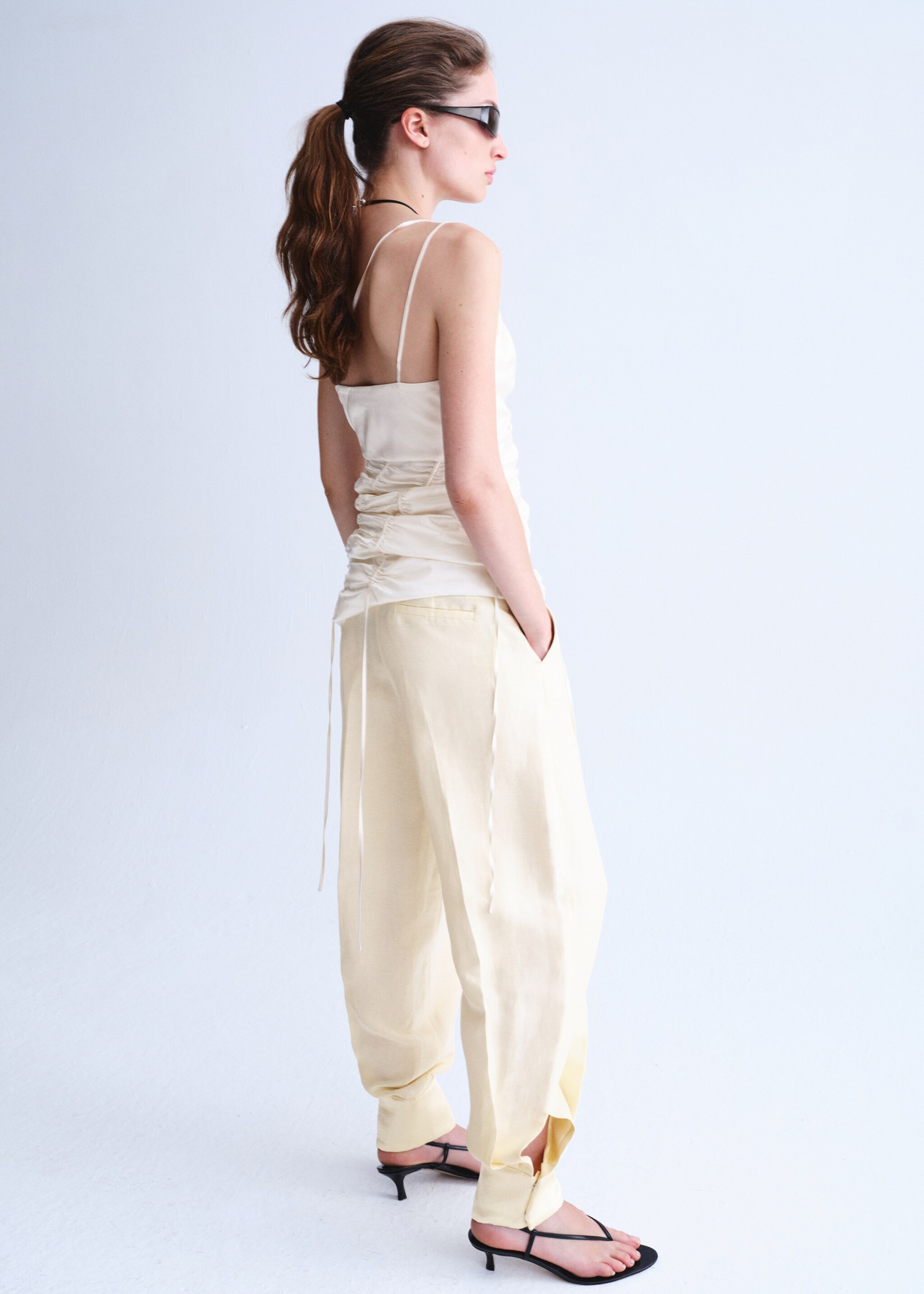 Low-rise satin balloon pants - Reverse of the article, Ecru. Ref: 27027801-00.
