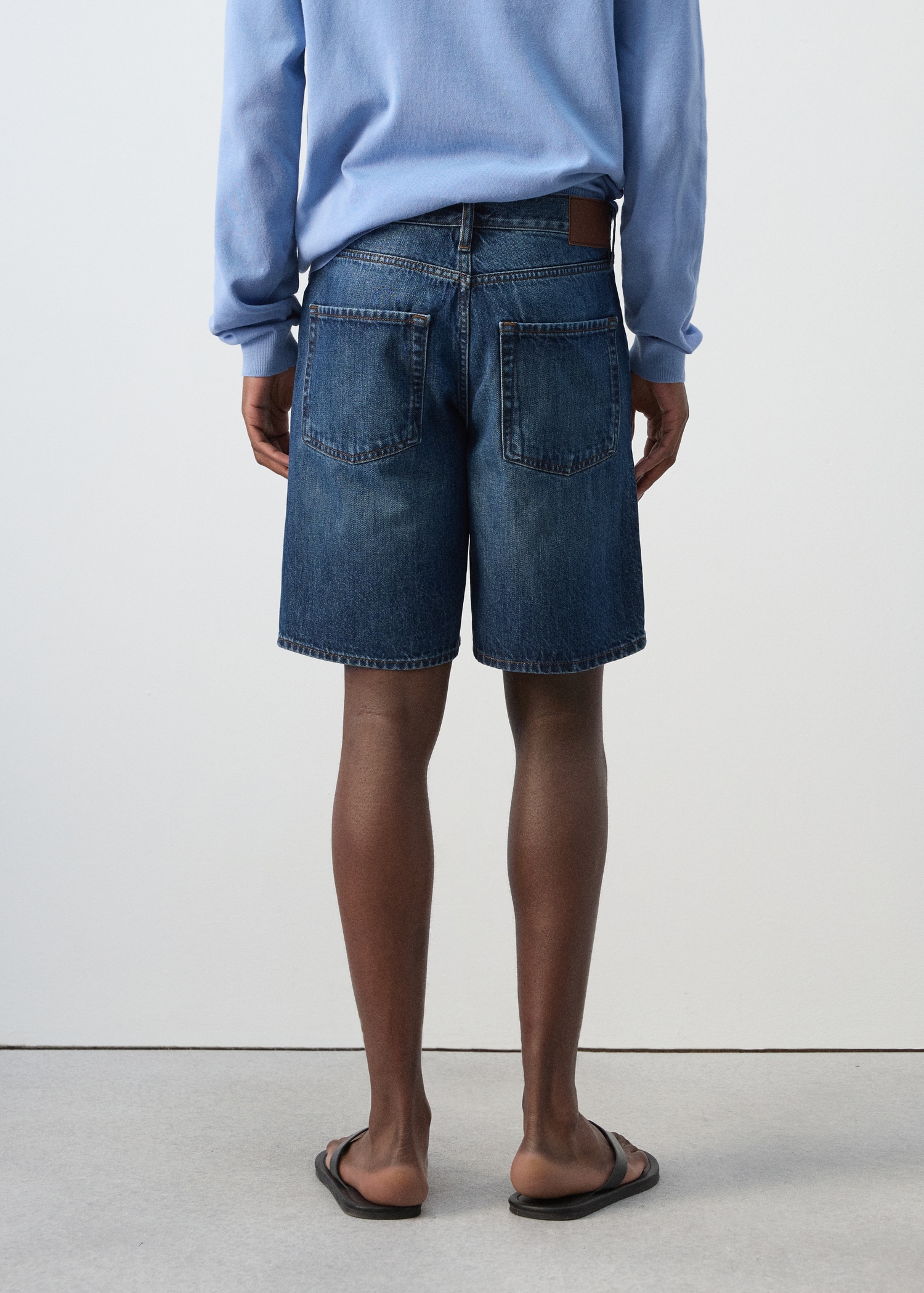 Gerade Jeans-Bermudashorts - Rückseite des Artikels