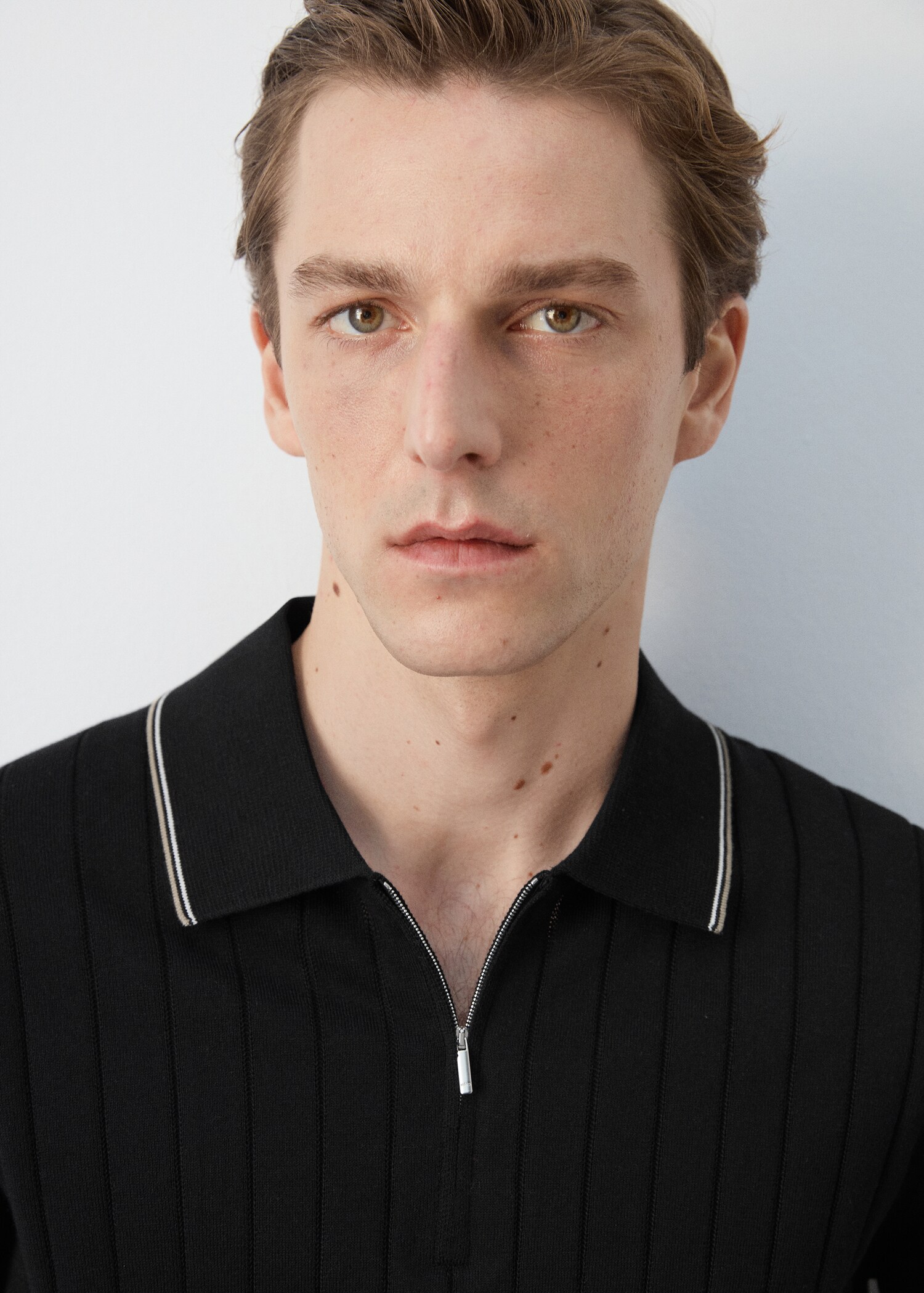 Fine-knit polo shirt with zip - Details of the article 1