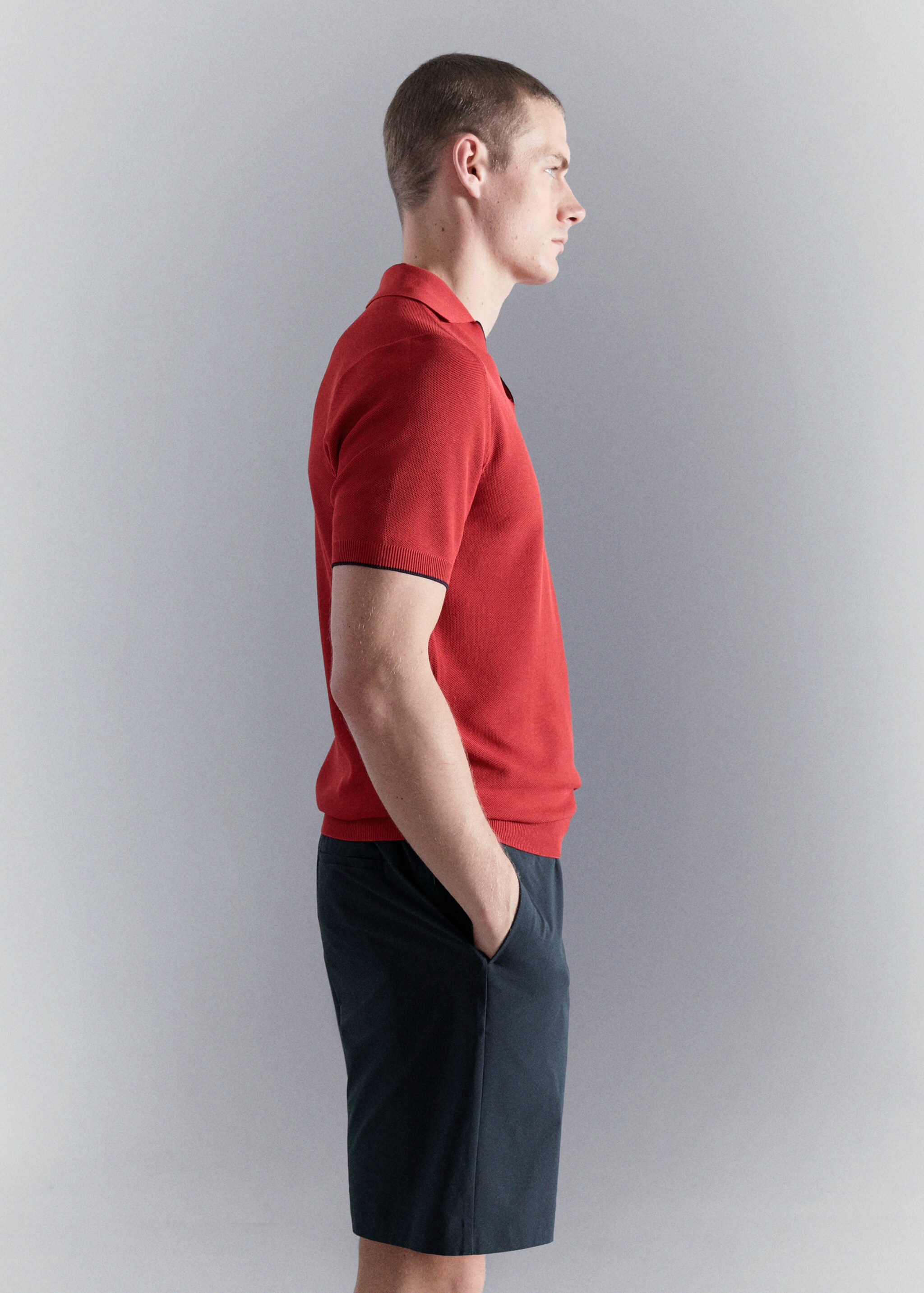 Contrasting knitted polo shirt - Details of the article 2, Red. Ref: 27027918-00.