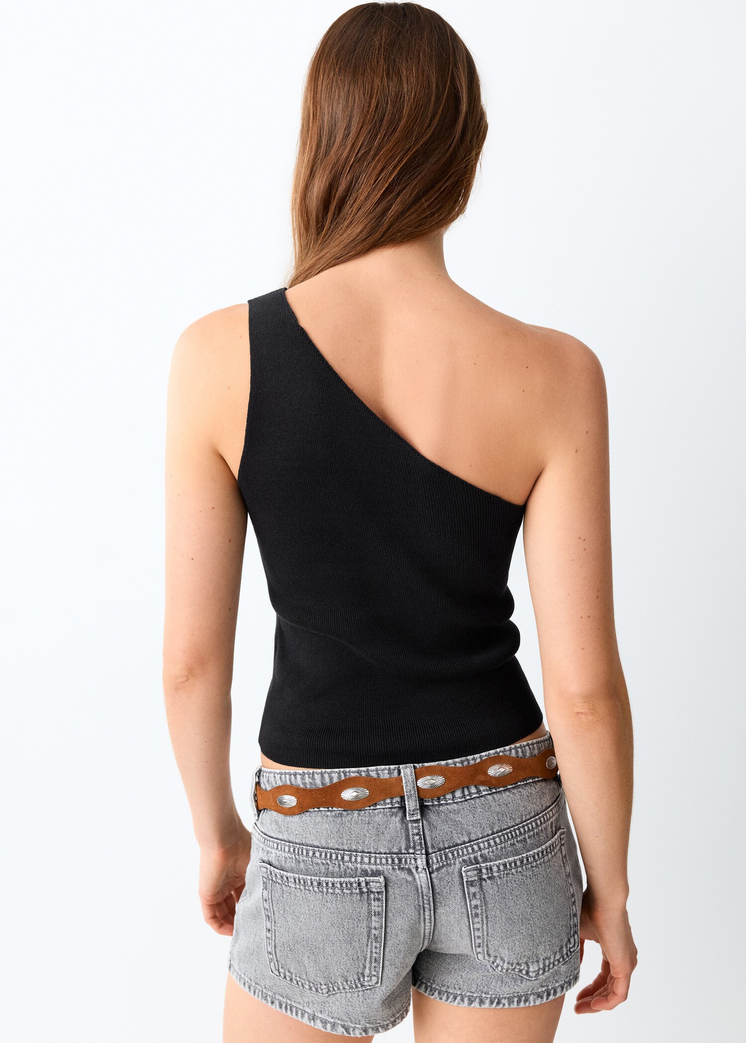 Asymmetrical eyelet top - Reverse of the article