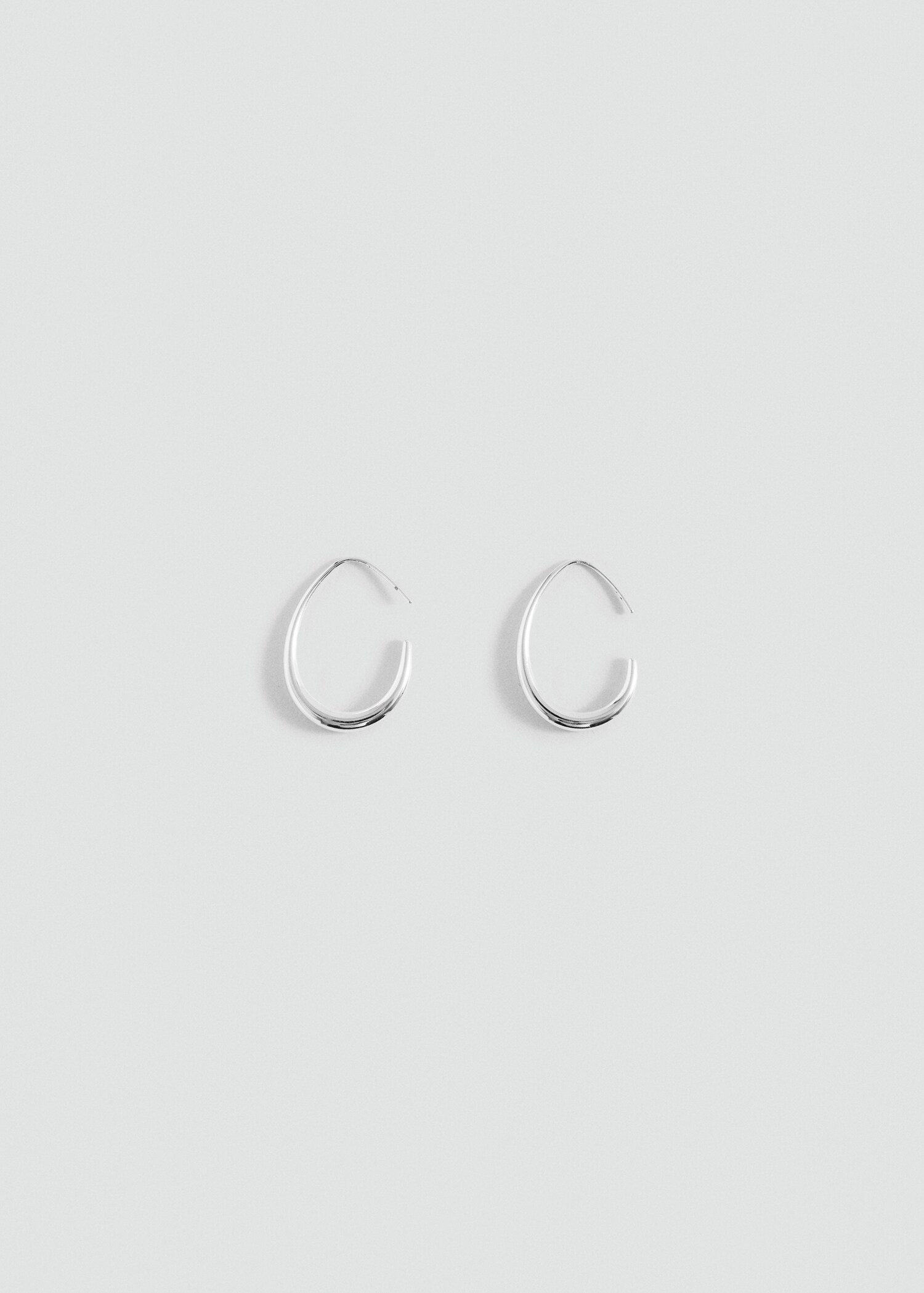 Oval hoop earrings - Article without model