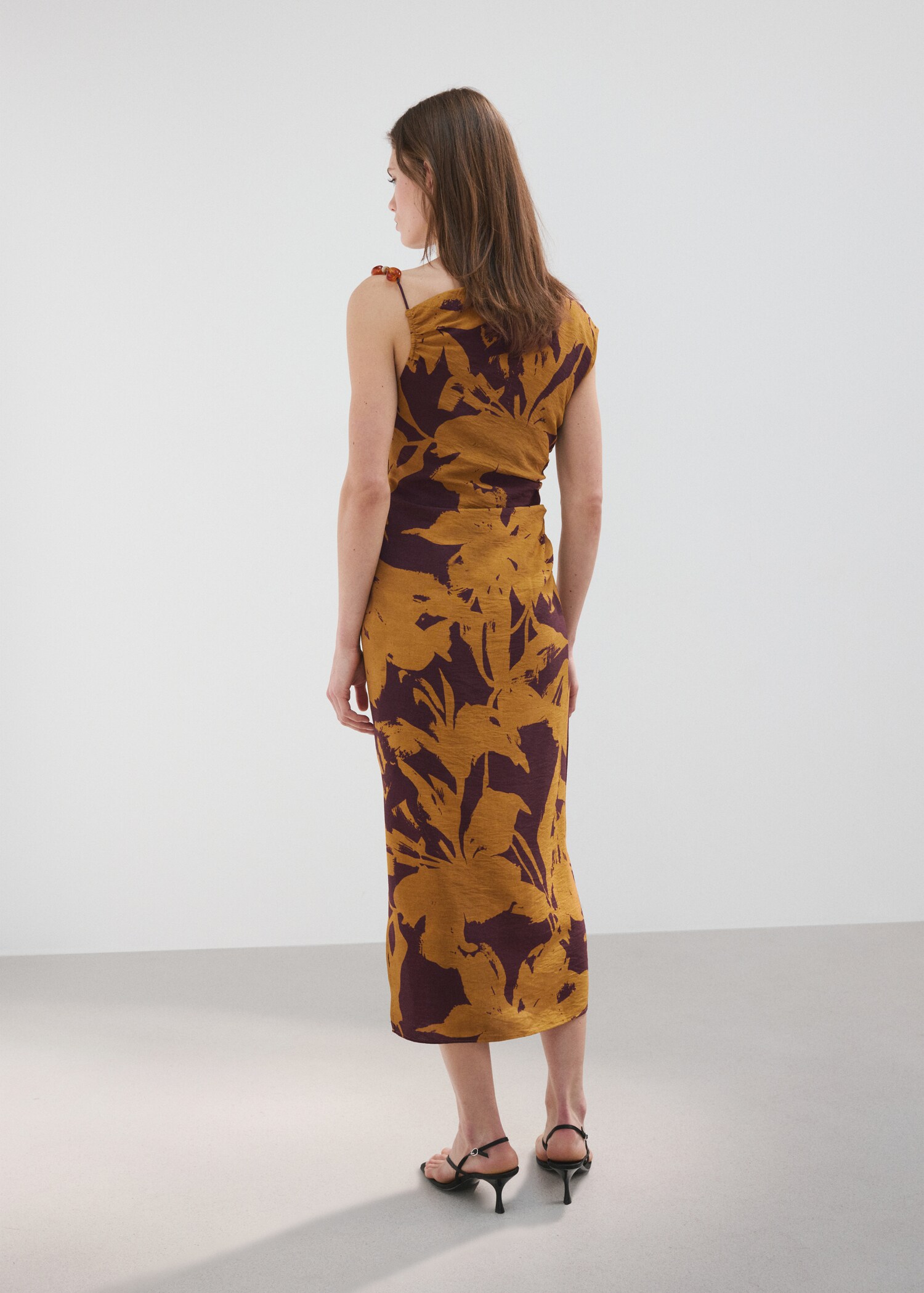 Printed asymmetrical dress - Reverse of the article