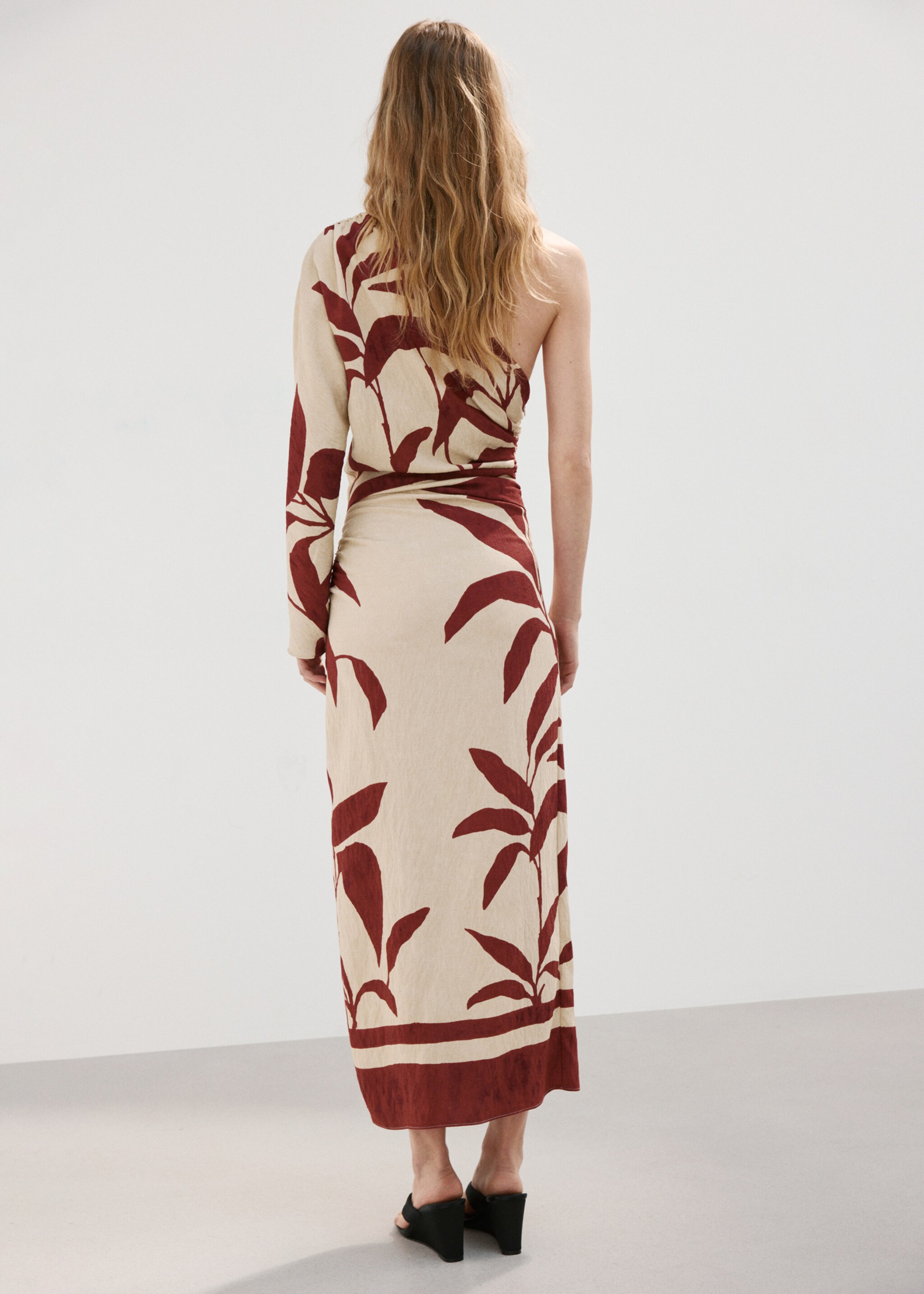 Asymmetrical dress with gathered body - Reverse of the article, Beige. Ref: 27027945-00.