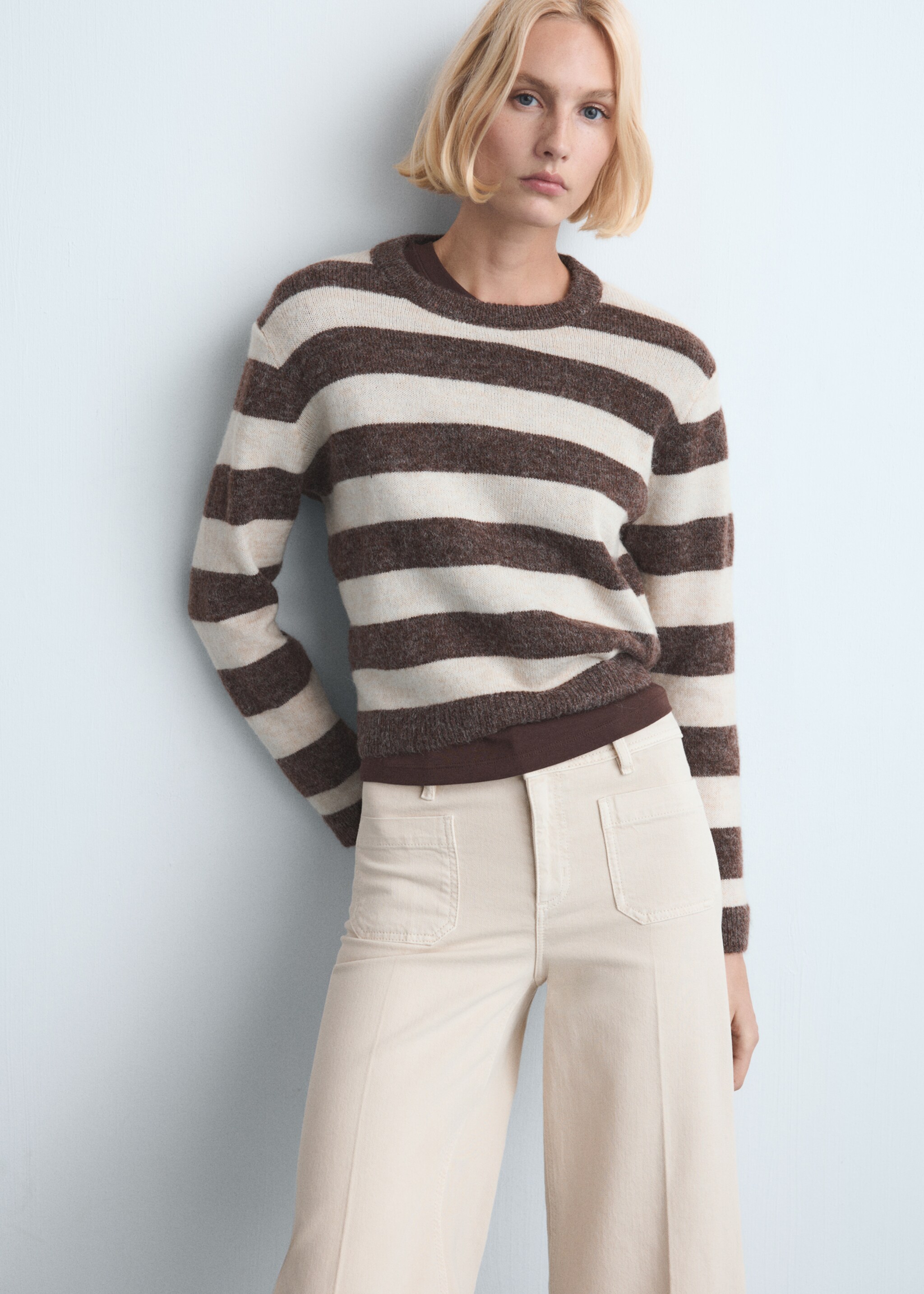 Wide-leg jeans with pockets - Details of the article 1, Sand. Ref: 27031190-00.