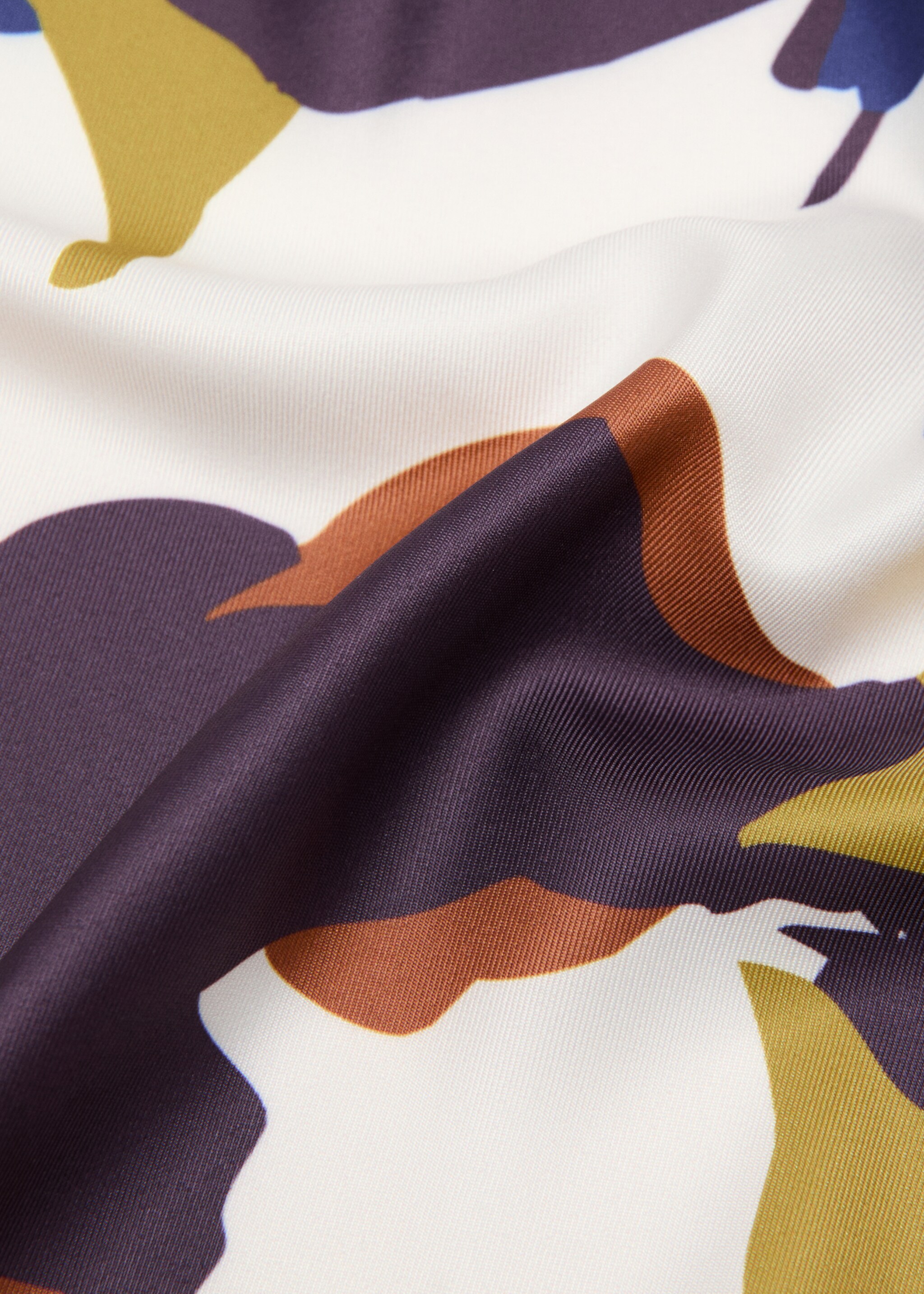 Floral satin scarf - Medium plane, Maroon. Ref: 27031200-00.