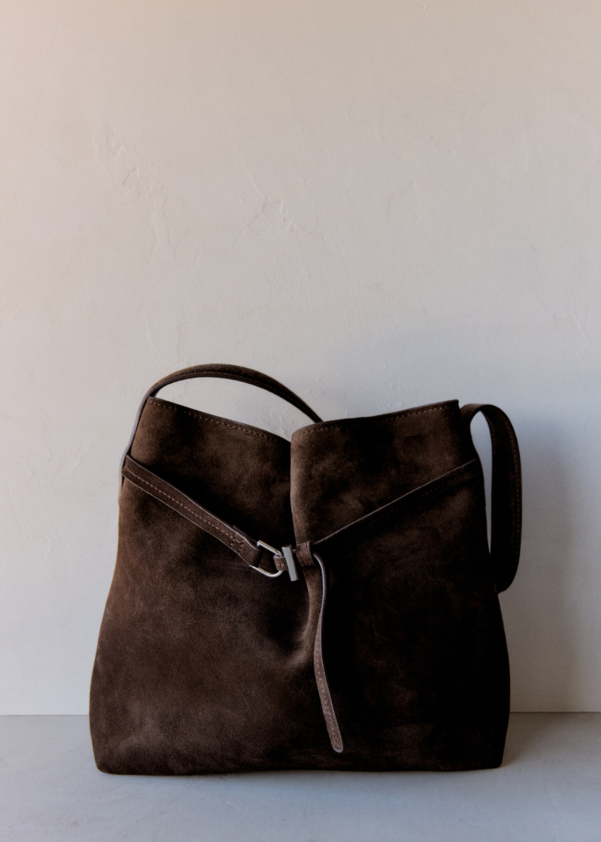 Suede bucket bag with buckle - Details of the article 5, Chocolate. Ref: 27031212-00.