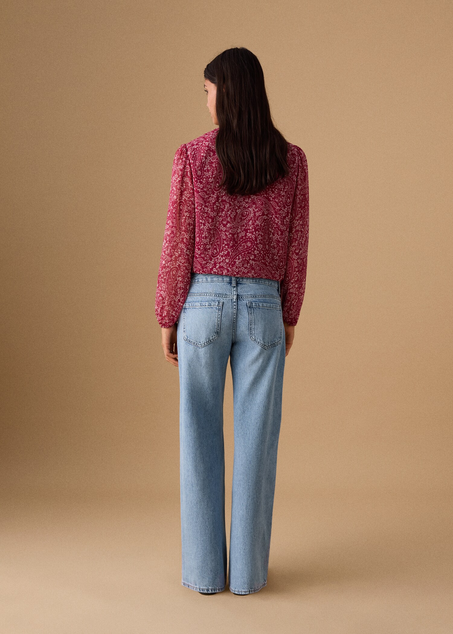 Low-waist straight-leg jeans - Reverse of the article