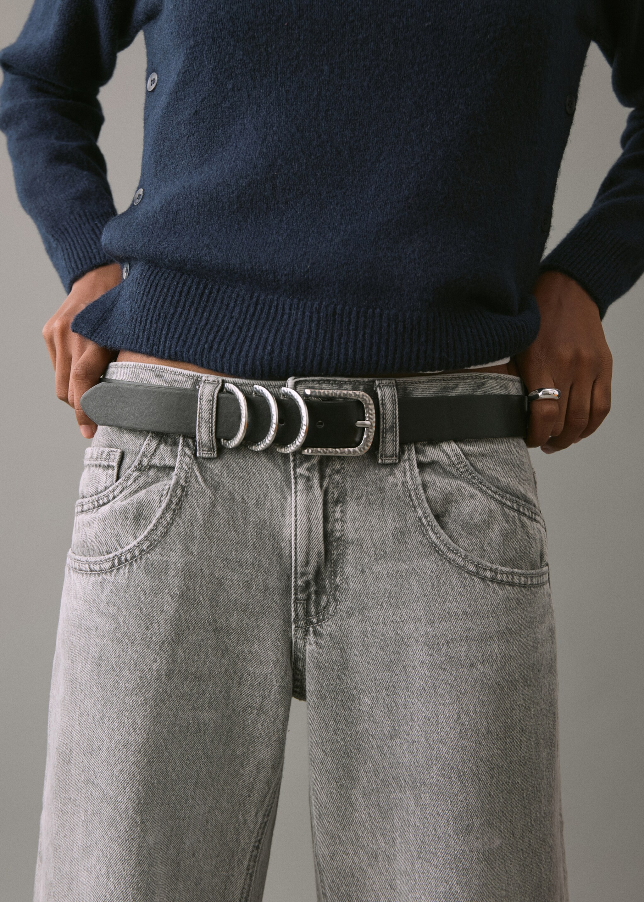 Jean taille basse coupe droite - Détail de l'article 6, Gris denim. Ref: 27031216-00.