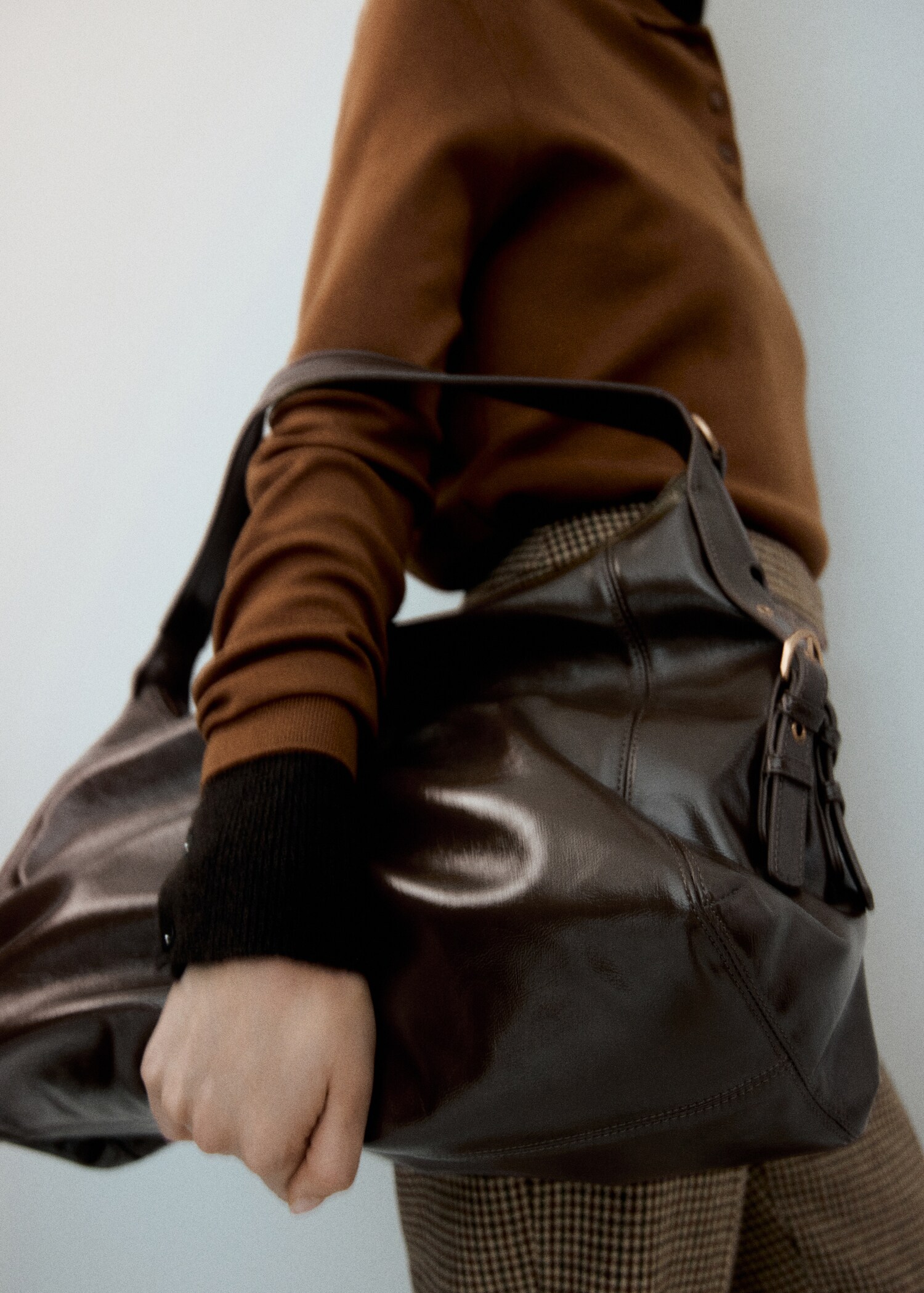 Shoulder bag with buckles detail - Medium plane