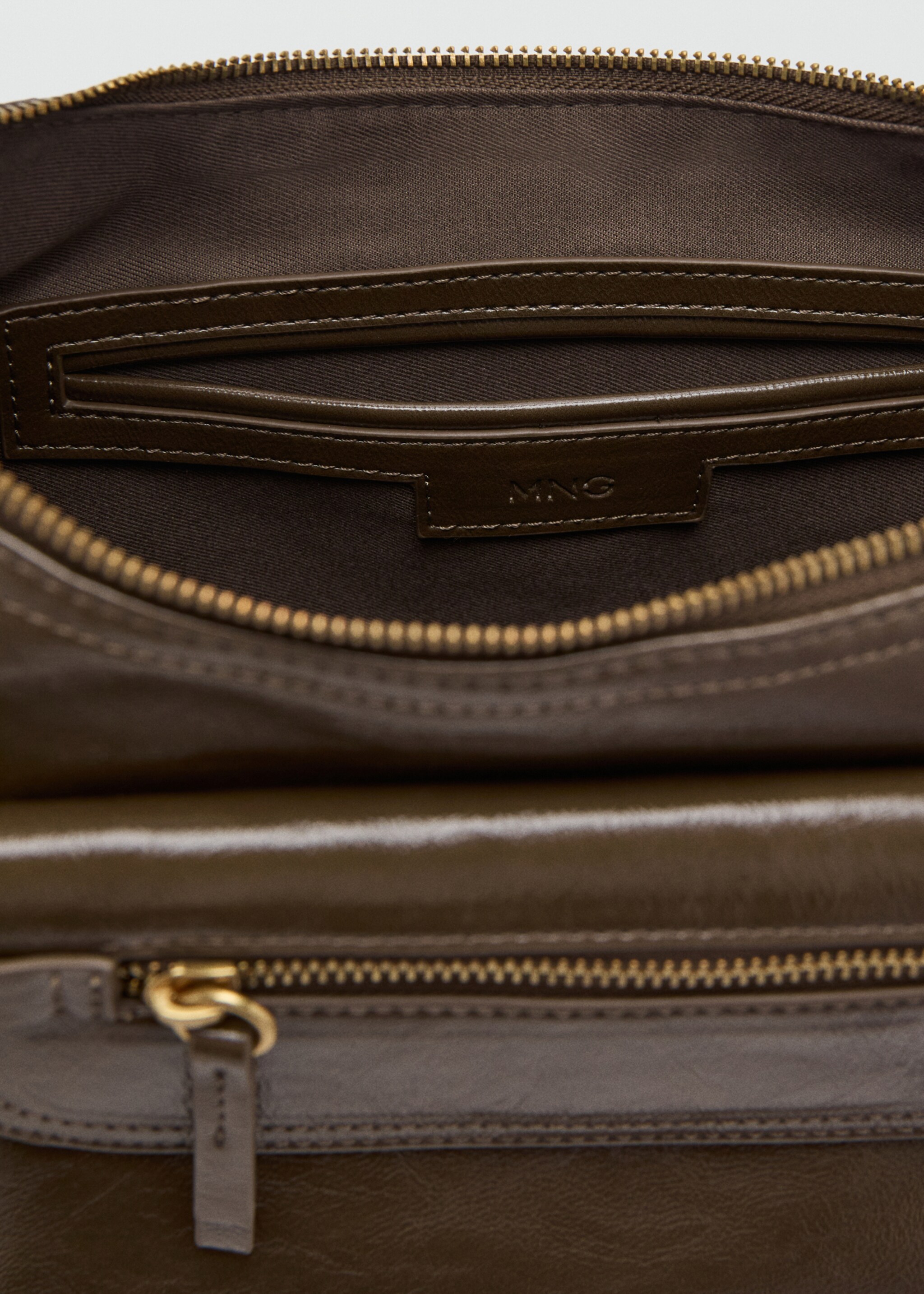 Shoulder bag with pockets - Details of the article 2, Khaki. Ref: 27031235-00.