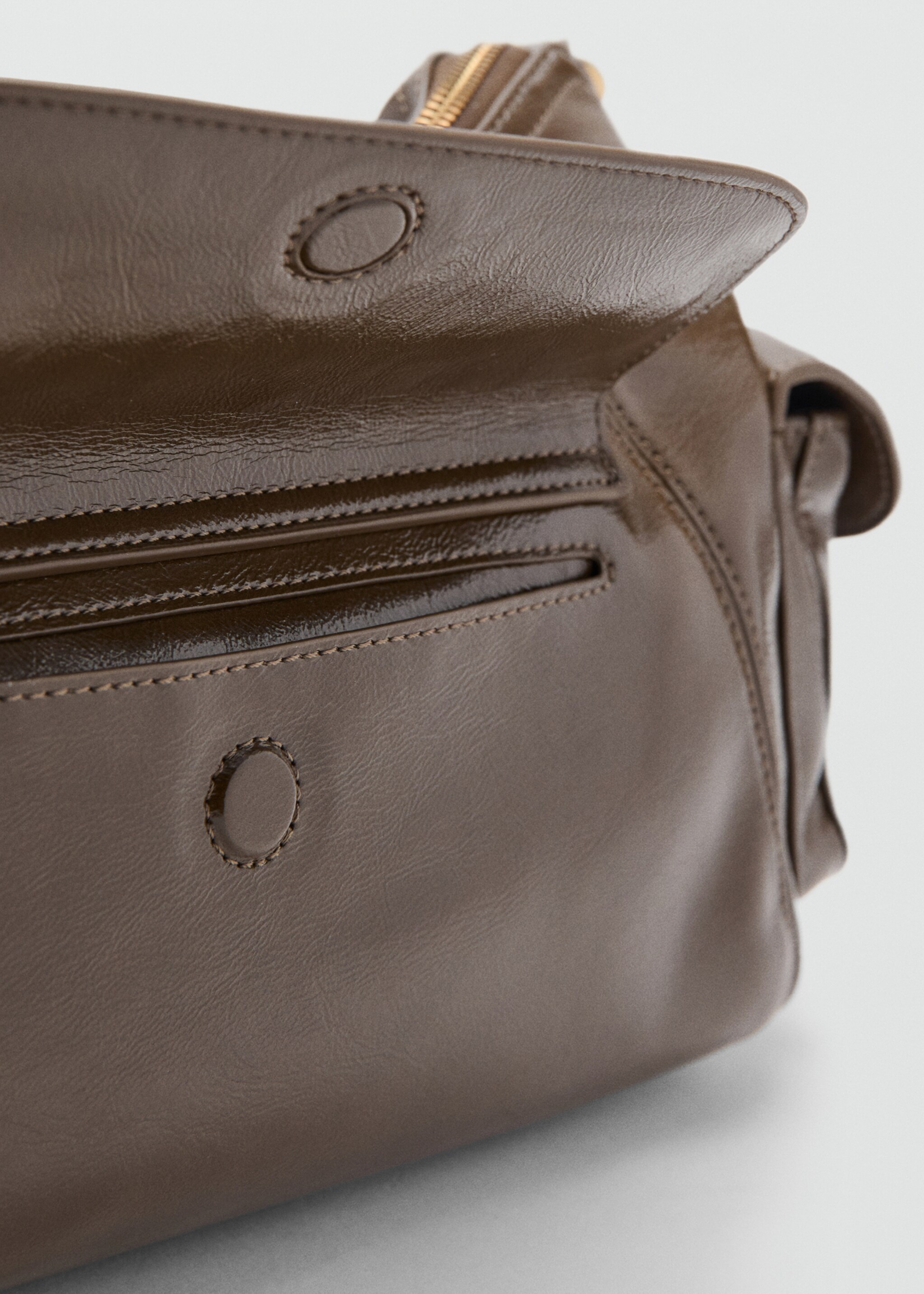 Shoulder bag with pockets - Details of the article 3, Khaki. Ref: 27031235-00.