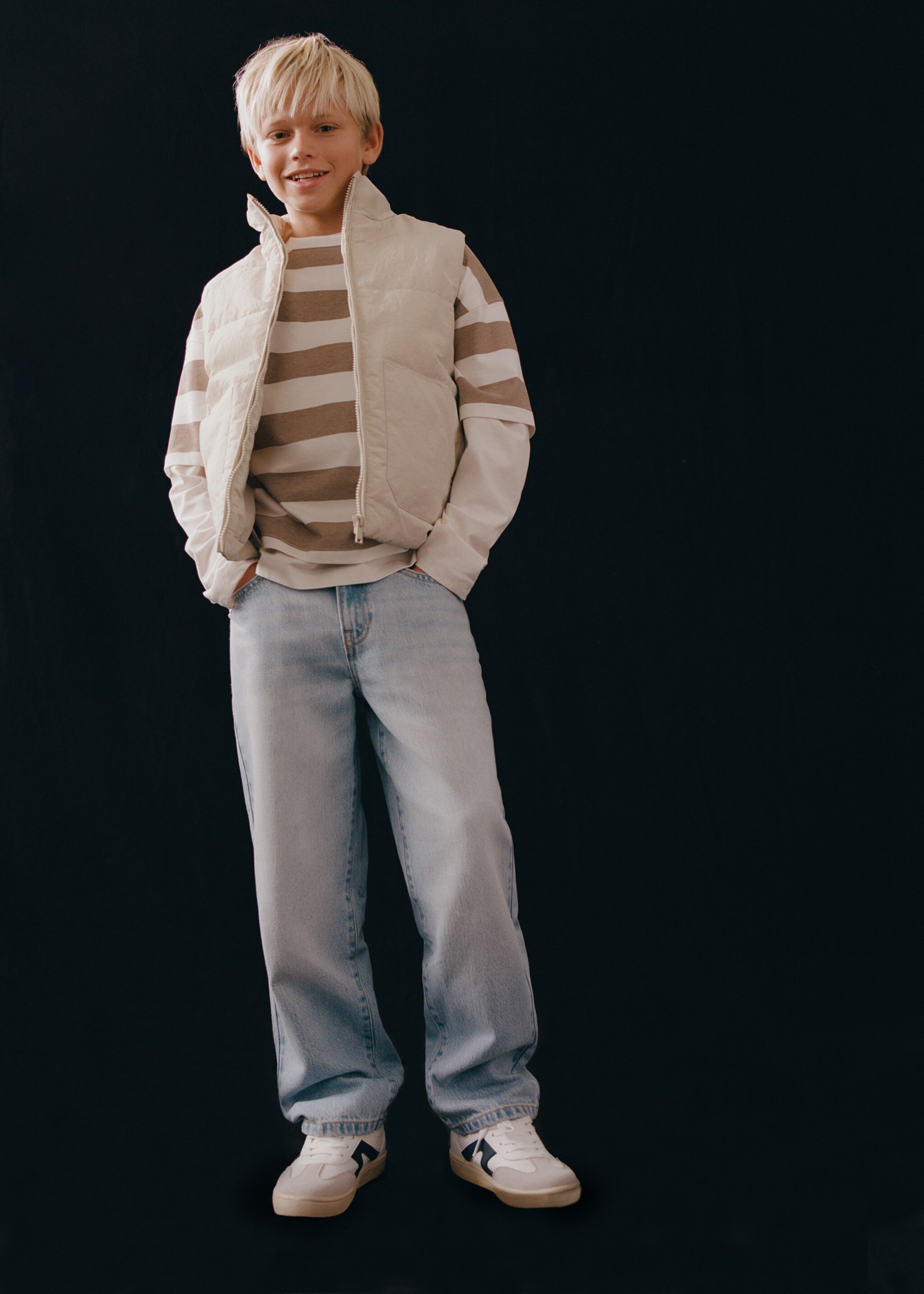 Mid-rise straight jeans - Details of the article 5, Light Blue. Ref: 27031242-00.