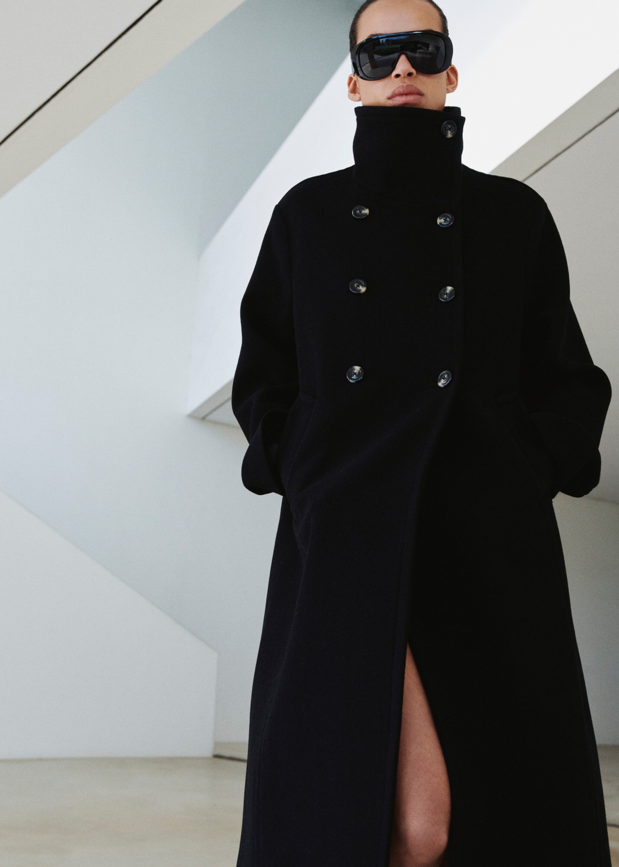 Wool-blend funnel-neck coat - Medium plane, Black. Ref: 27031261-00.