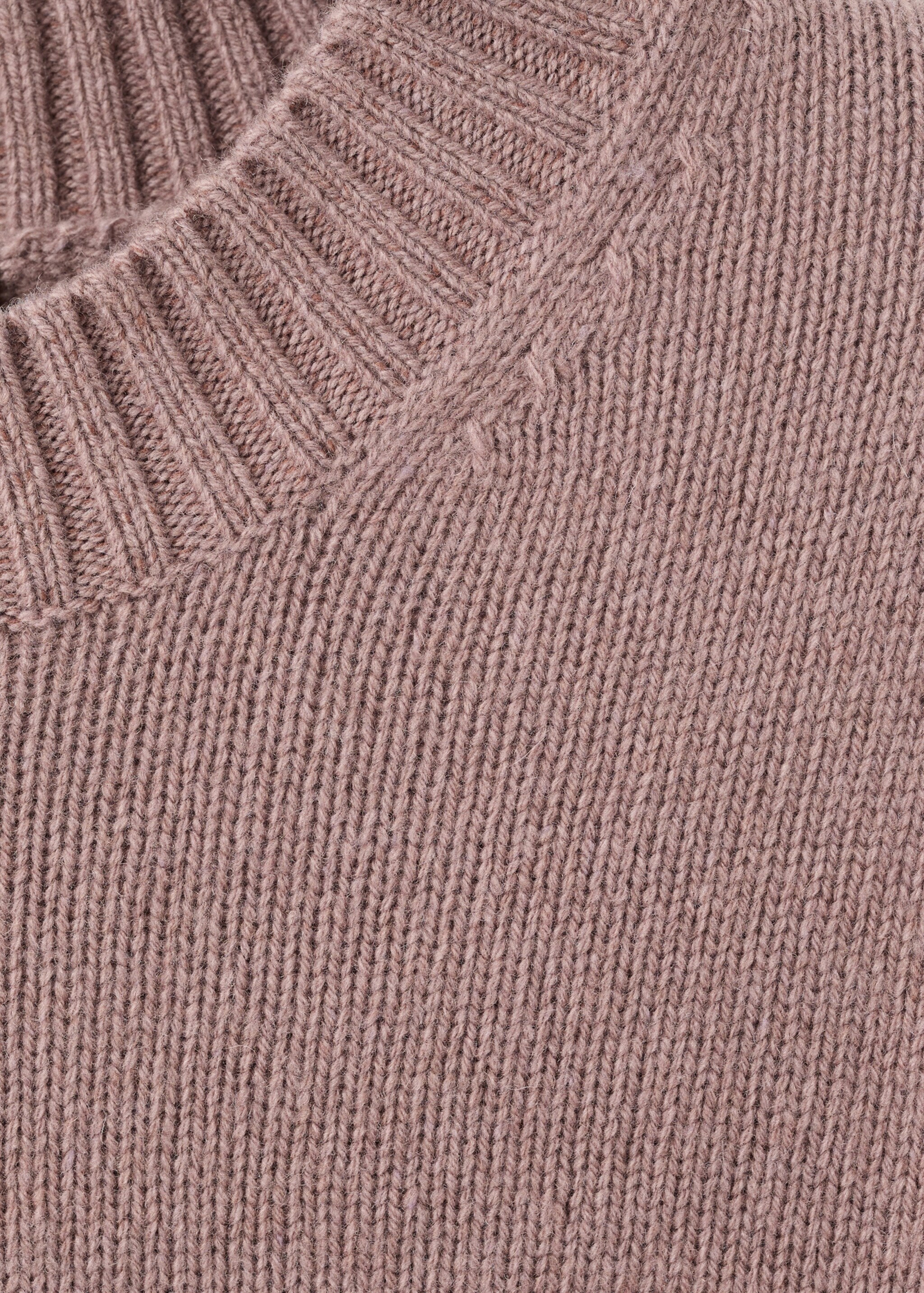 100% Italian wool knitted sweater - Details of the article 8, Pale Pink. Ref: 27031263-00.
