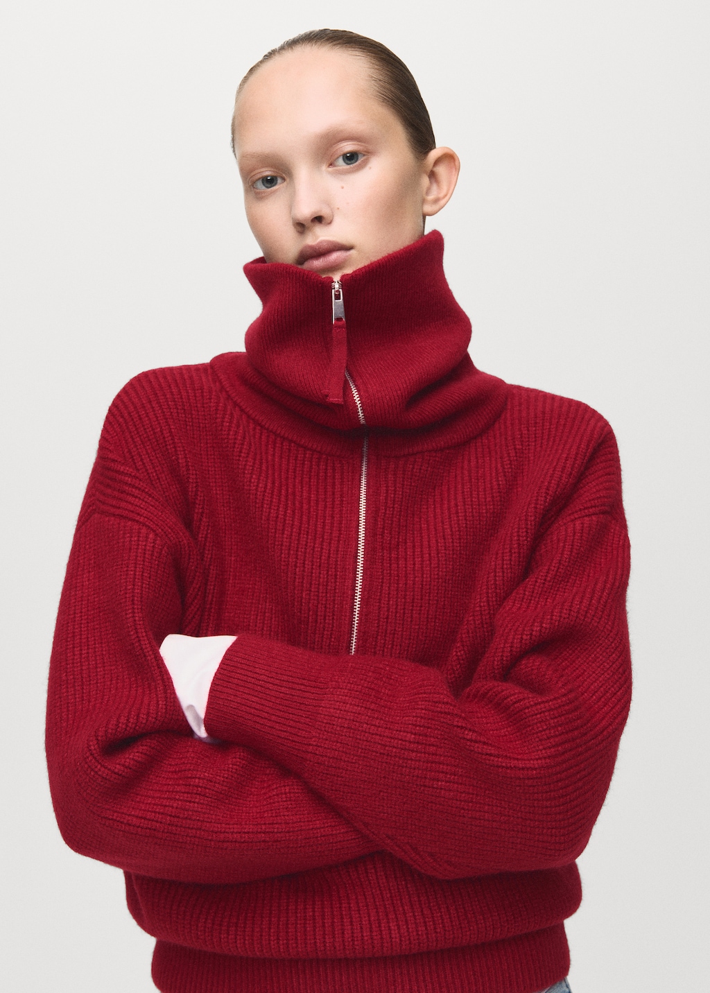 Sweater with funnel neck and zip
