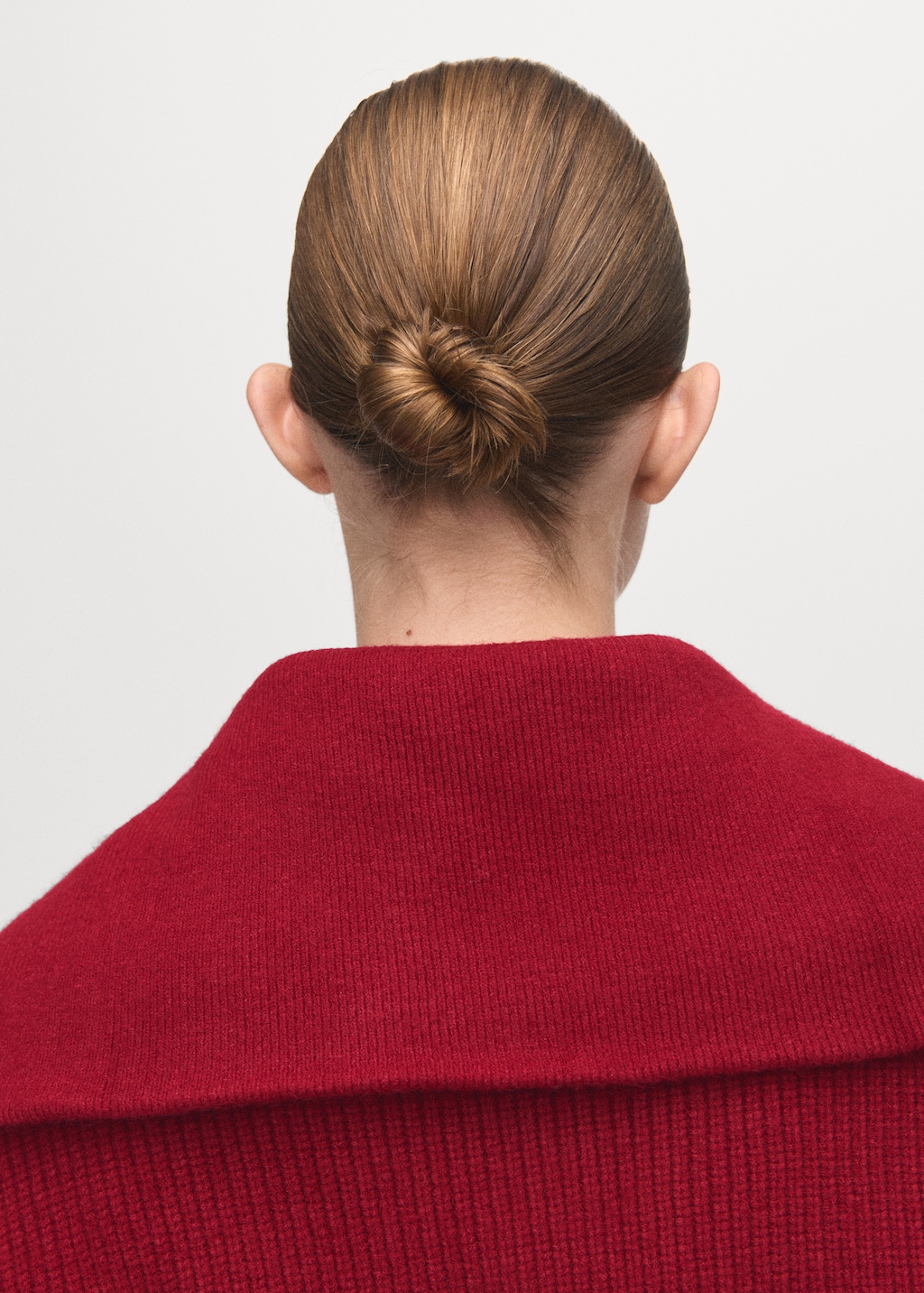 Sweater with funnel neck and zip