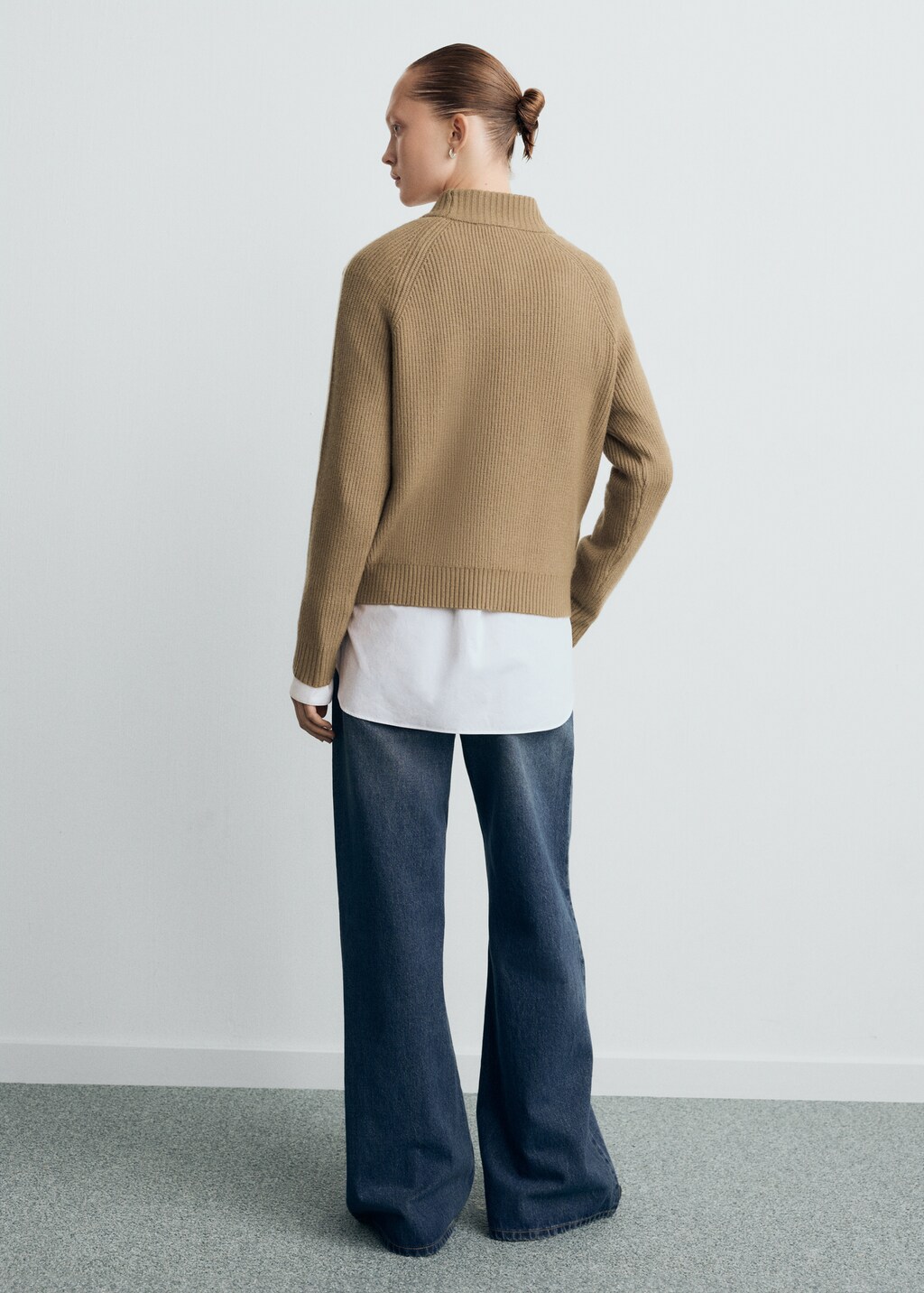 Sweater with contrasting stripes and perkins collar