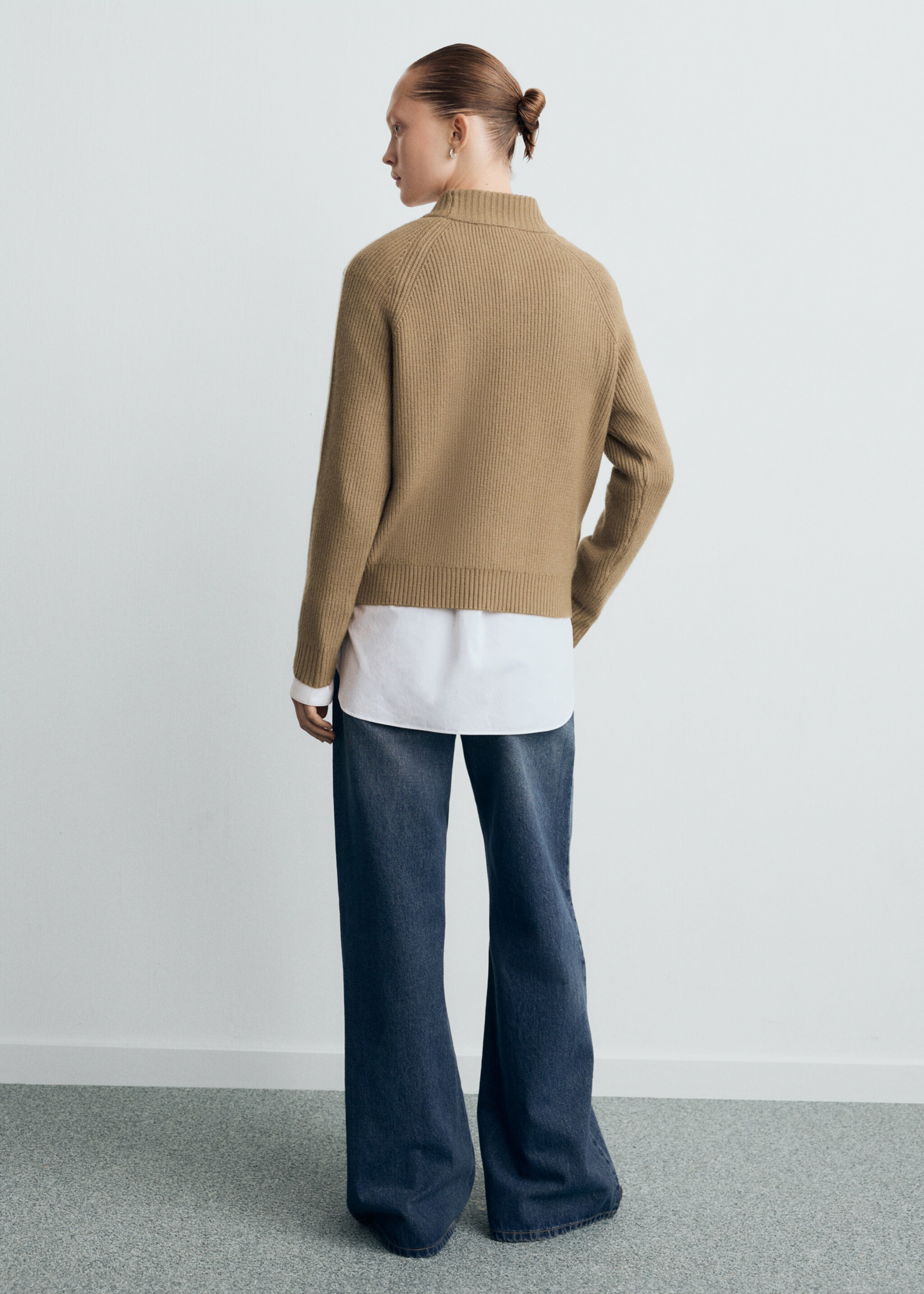 كنزة بياقة بيركنز بخطوط متباينة - الجهة الخلفية للمنتج, بني متوسط. Ref: 27031267-00.