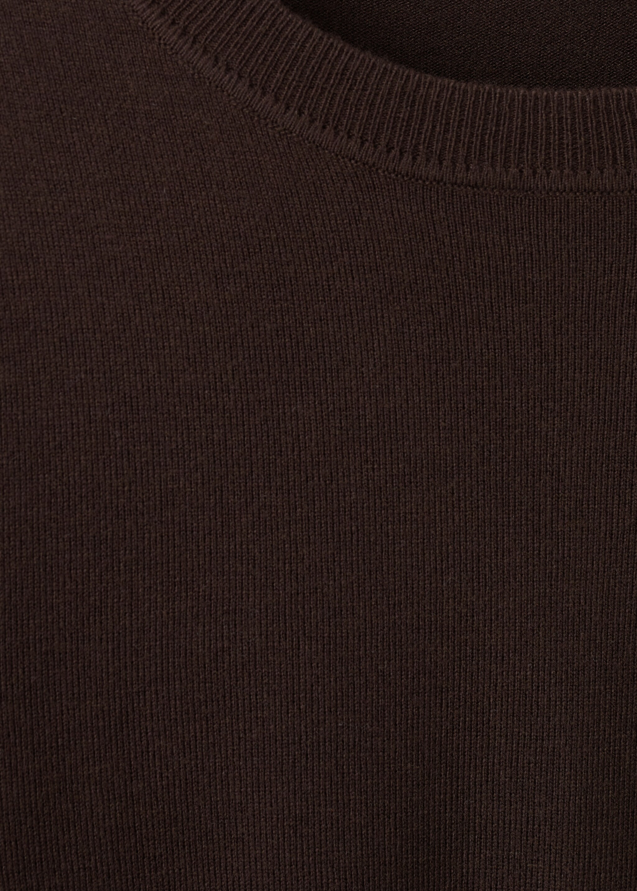 Fine-knit crew-neck sweater - Details of the article 8, Chocolate. Ref: 27031275-00.