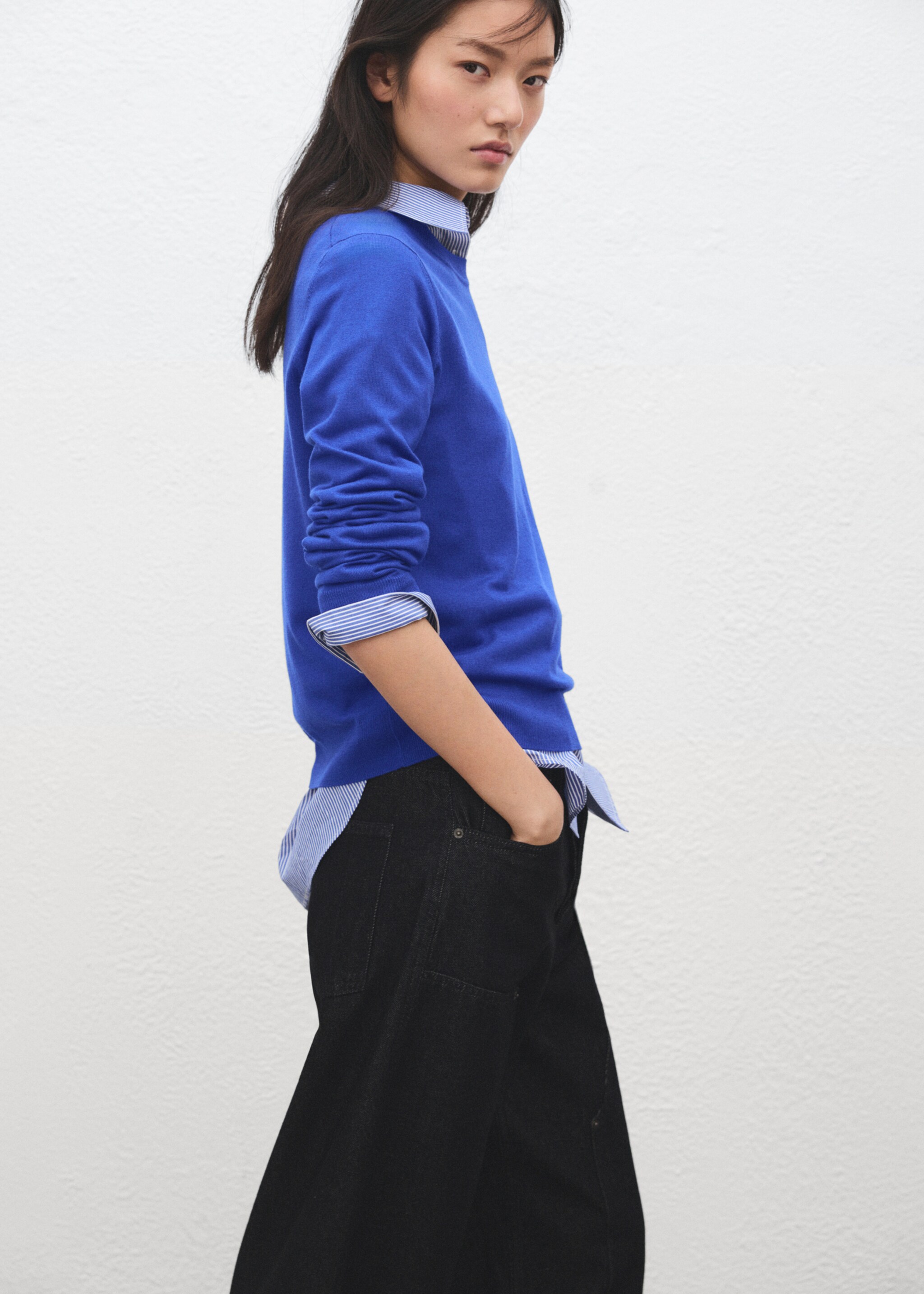 سترة برقبة عنق محبوكة ناعمة - تفاصيل المنتج 2, أزرق زاهٍ. Ref: 27031275-00.