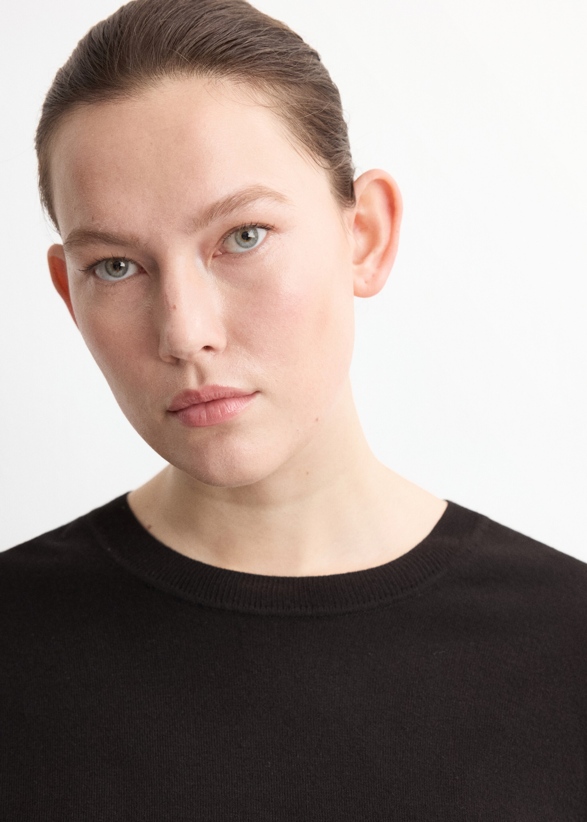 Fine-knit crew-neck sweater - Details of the article 4, Black. Ref: 27031275-00.