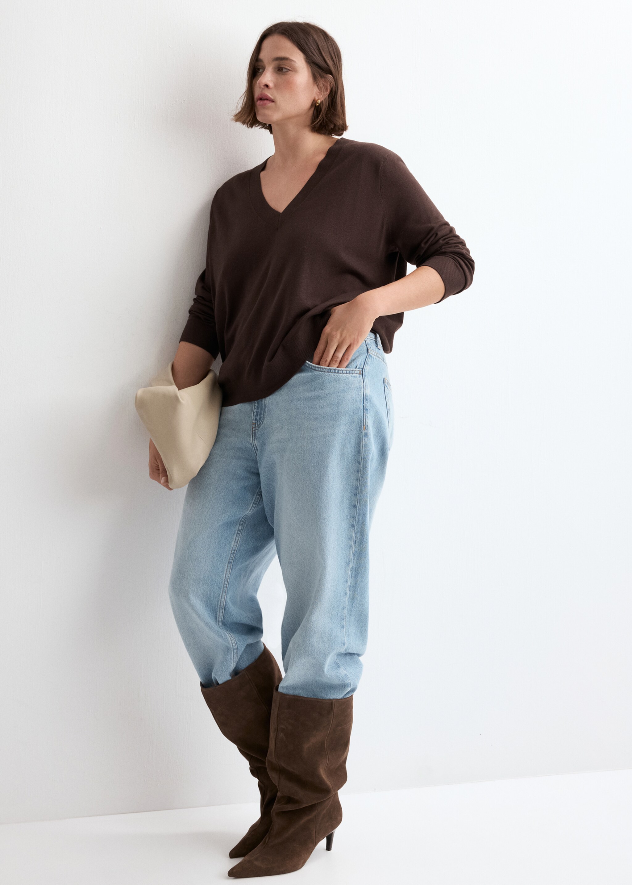 Jersey punto cuello pico - Detalle del artículo 3, Chocolate. Ref: 27031276-00.