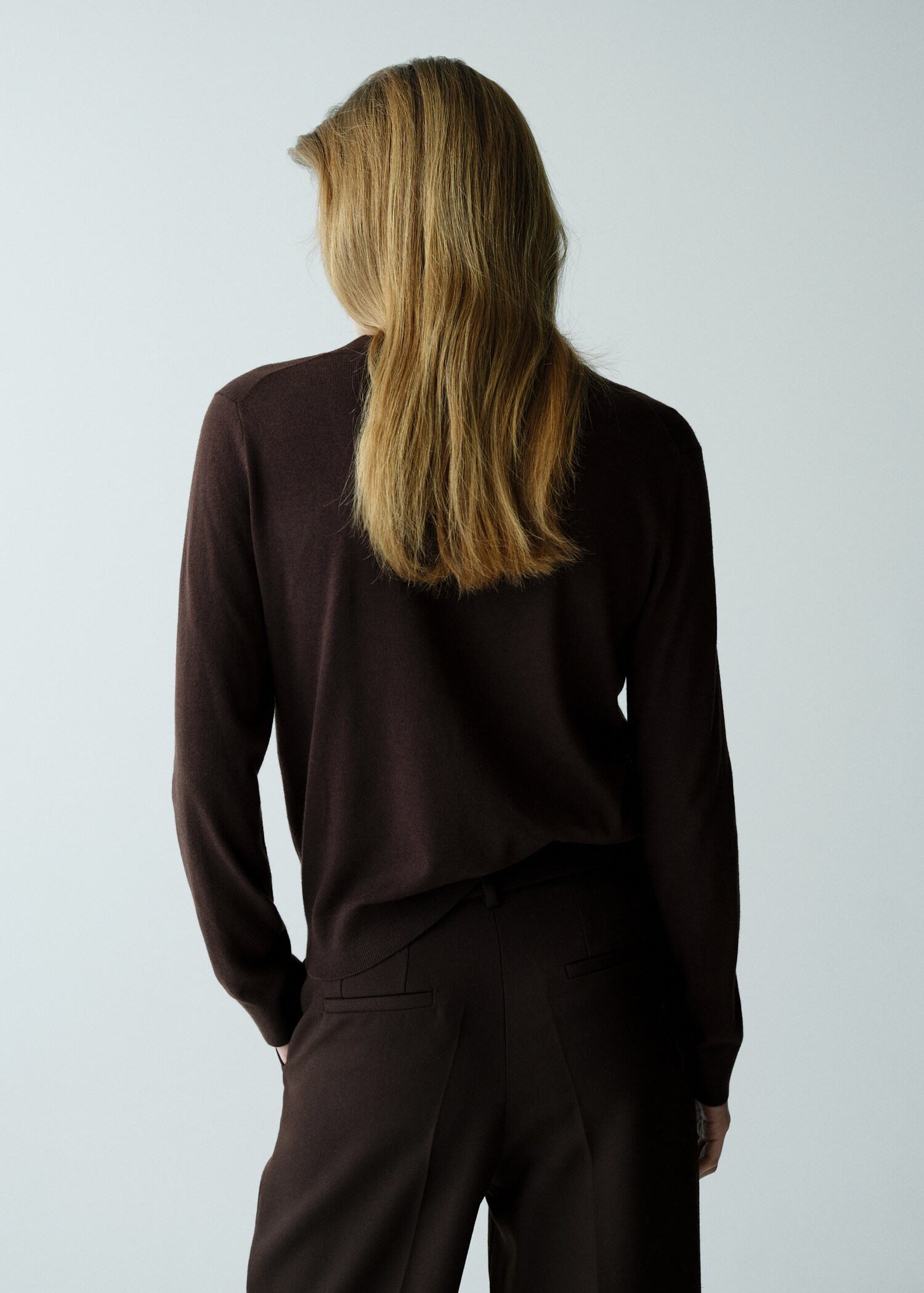 Camisola de malha com gola em V - Verso do artigo