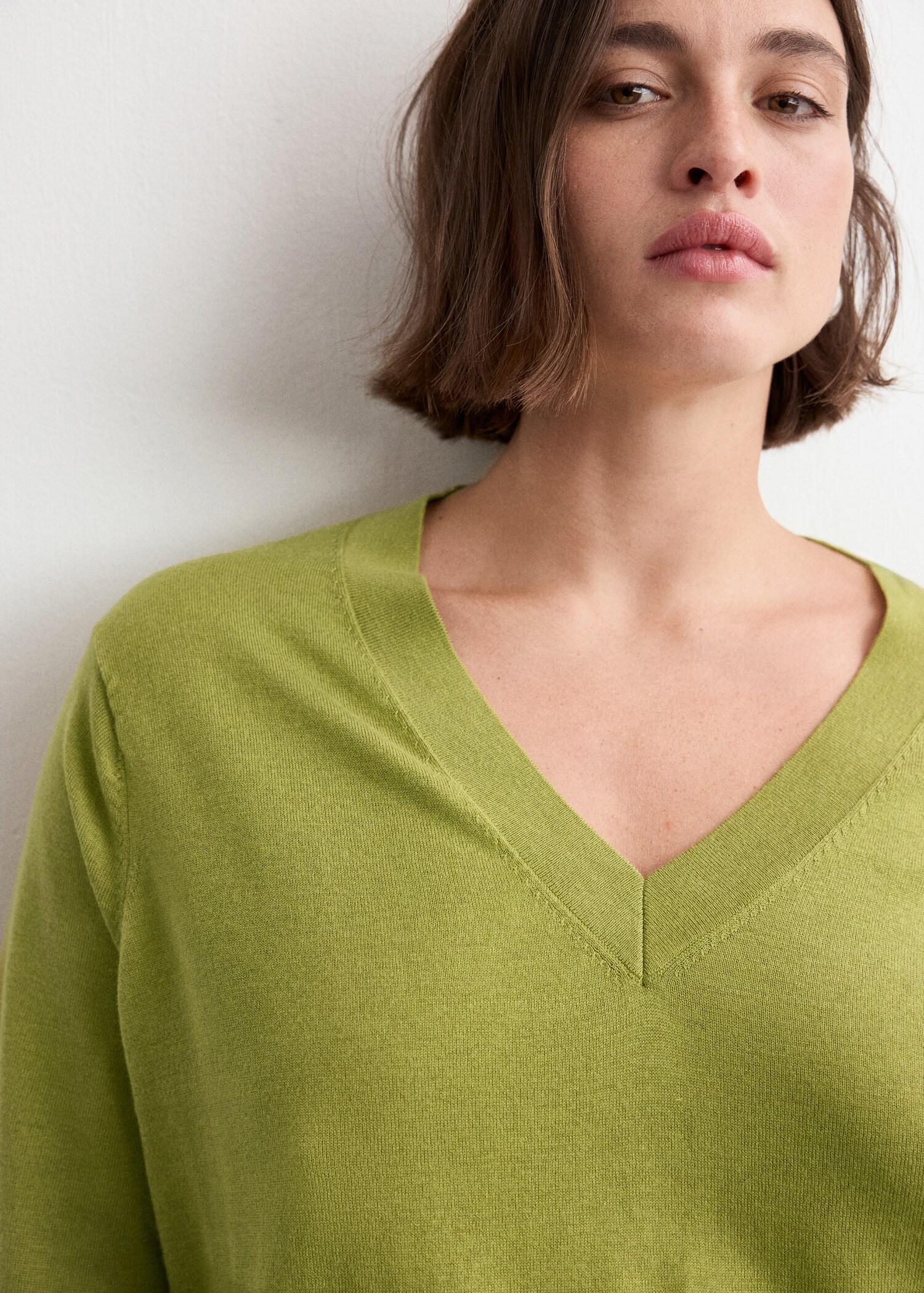 V-neck knit sweater - Details of the article 4