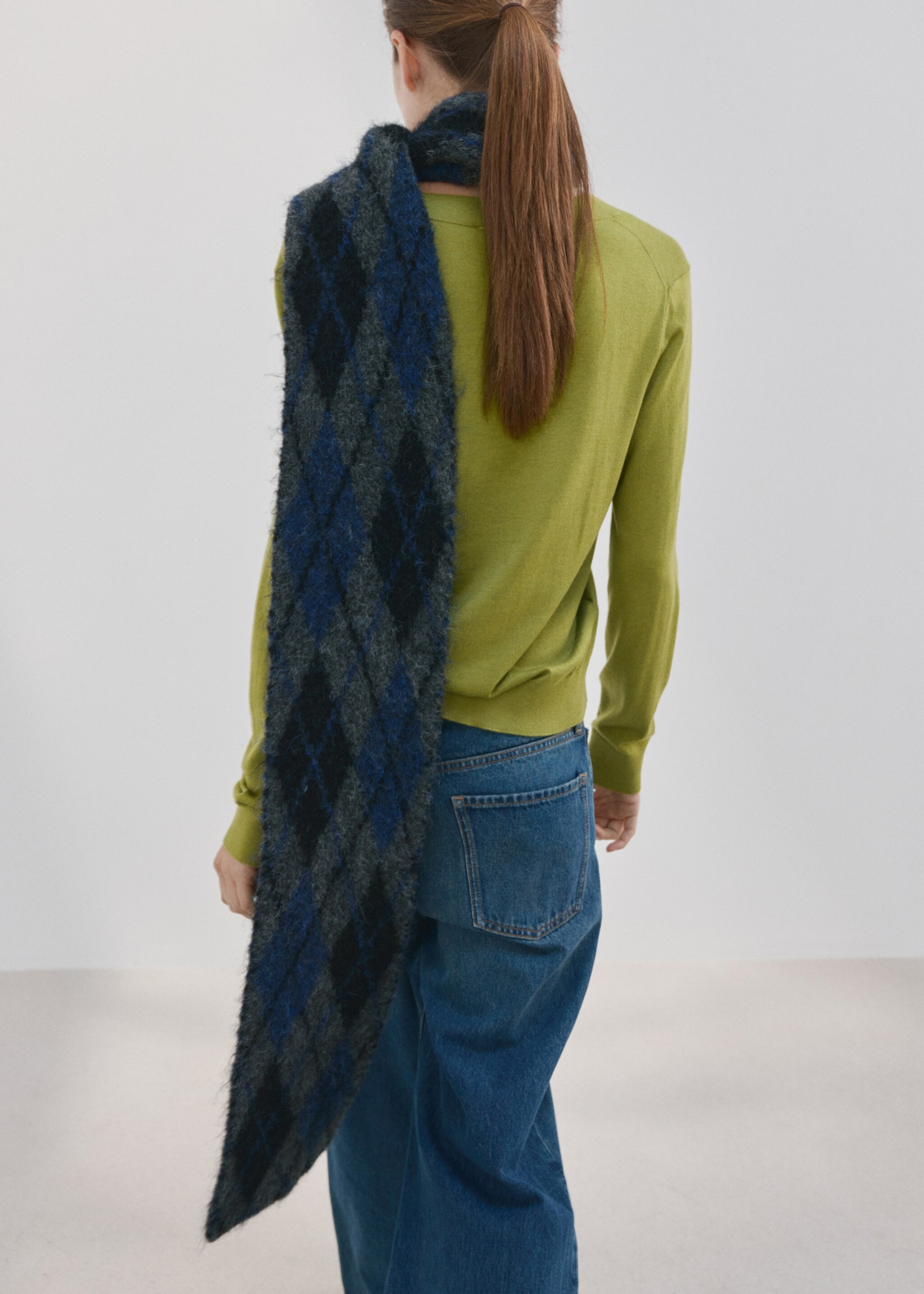 V-neck knit sweater - Reverse of the article, Green. Ref: 27031276-00.