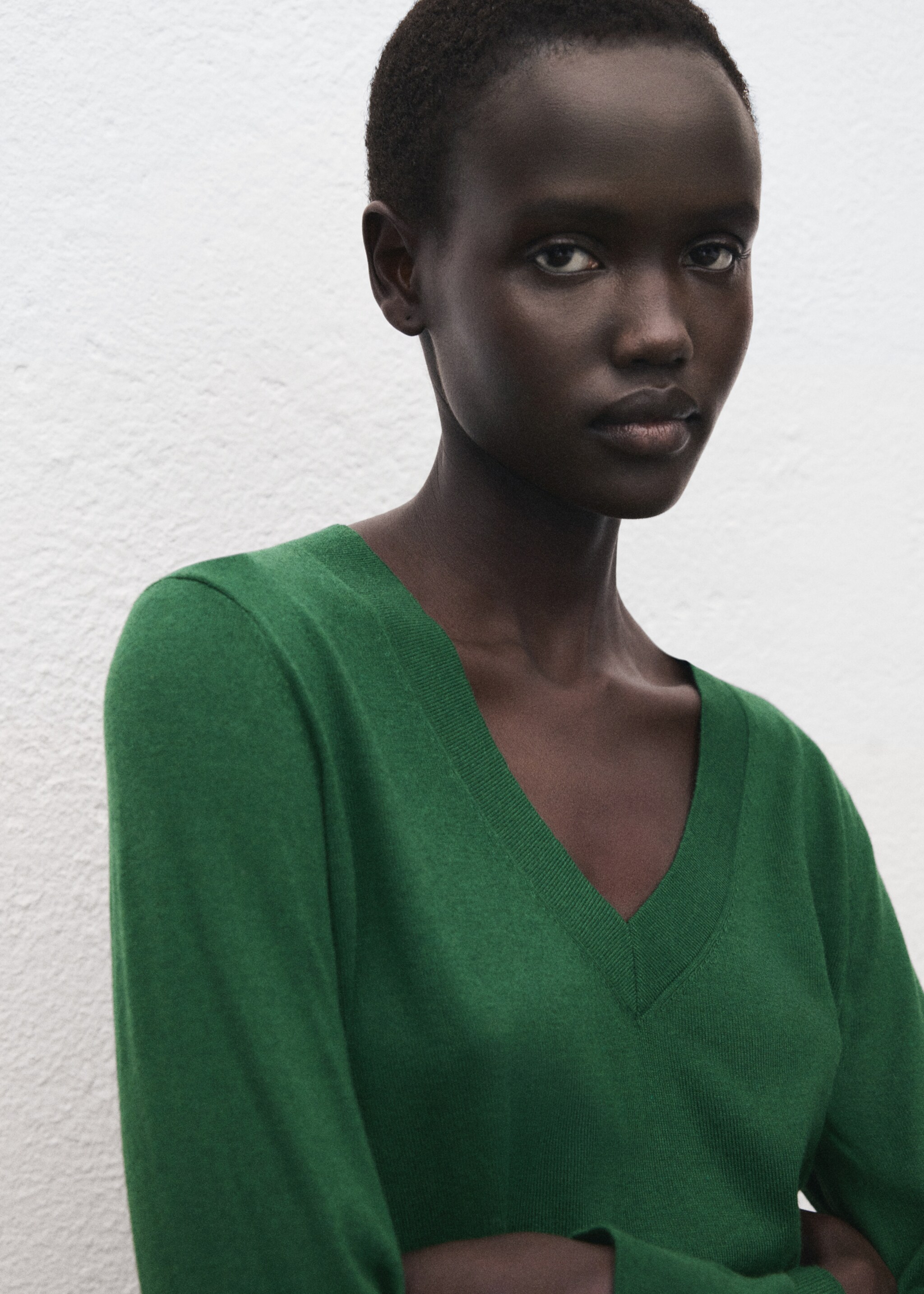 V-neck knit sweater - Details of the article 1, Dark Green. Ref: 27031276-00.