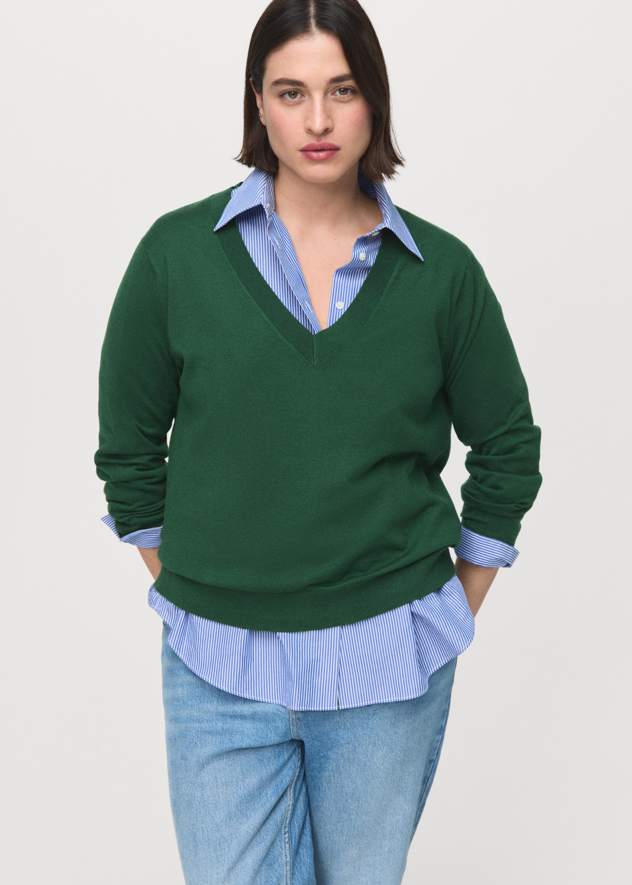 V-neck knit sweater - Details of the article 5, Dark Green. Ref: 27031276-00.