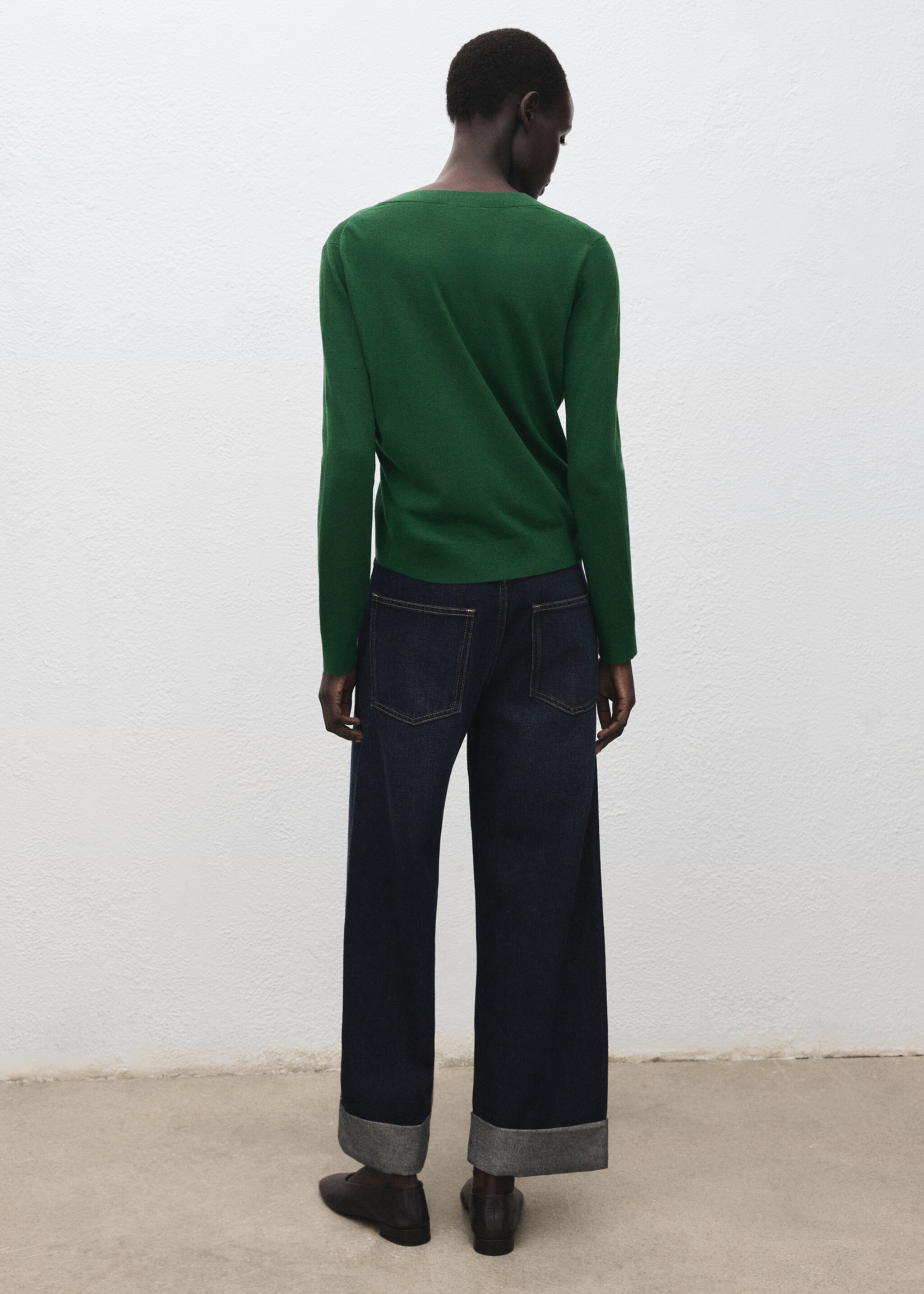 V-neck knit sweater - Reverse of the article, Dark Green. Ref: 27031276-00.