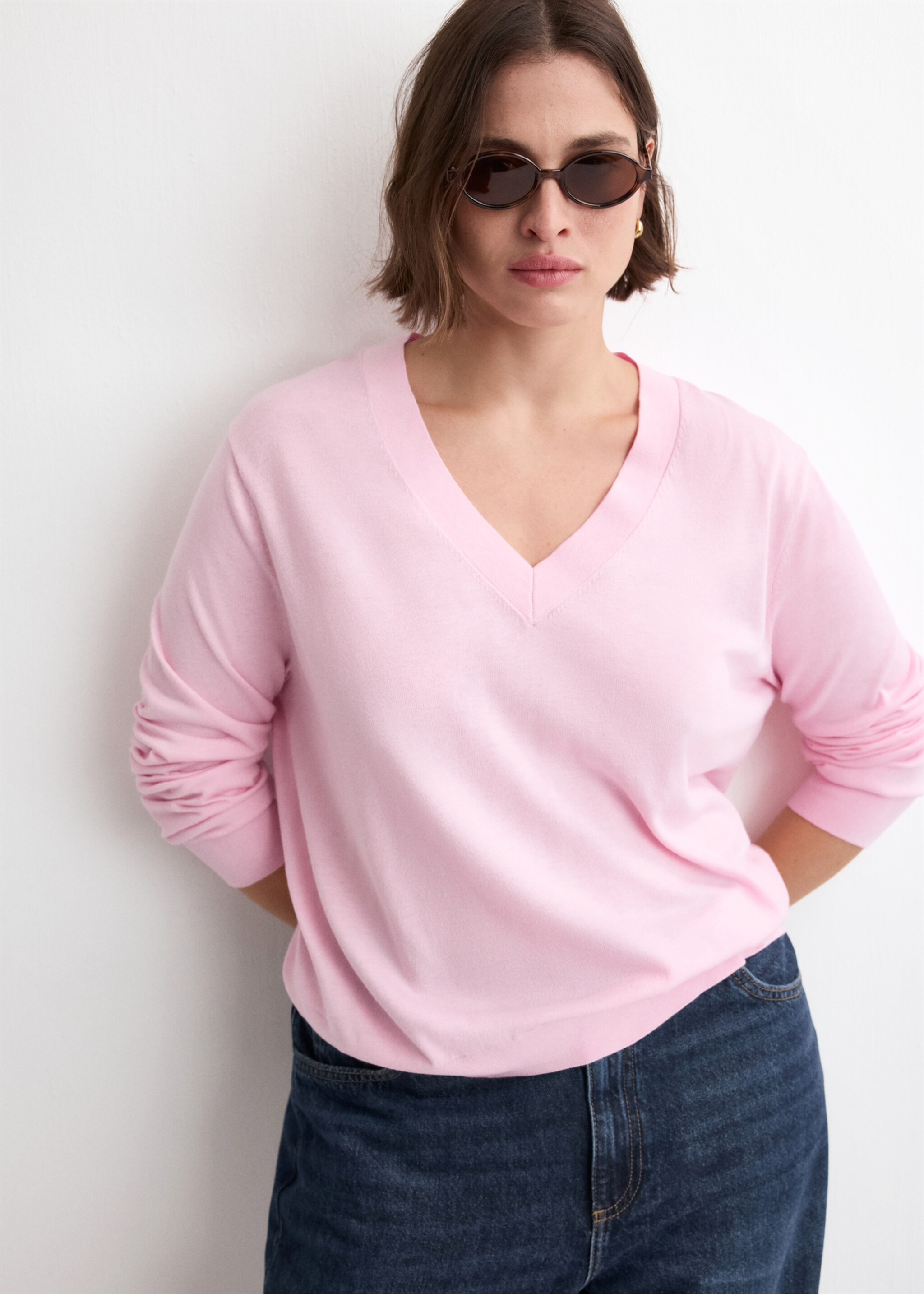V-neck knit sweater - Details of the article 5, Pastel Pink. Ref: 27031276-00.