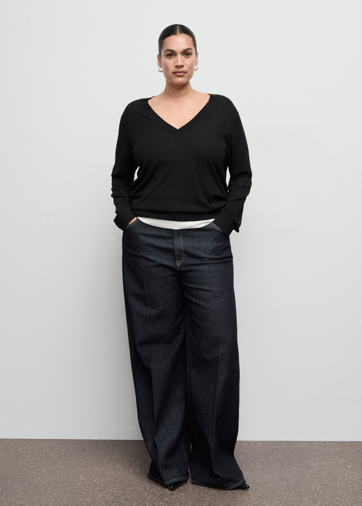 V-neck knit sweater - Details of the article 3