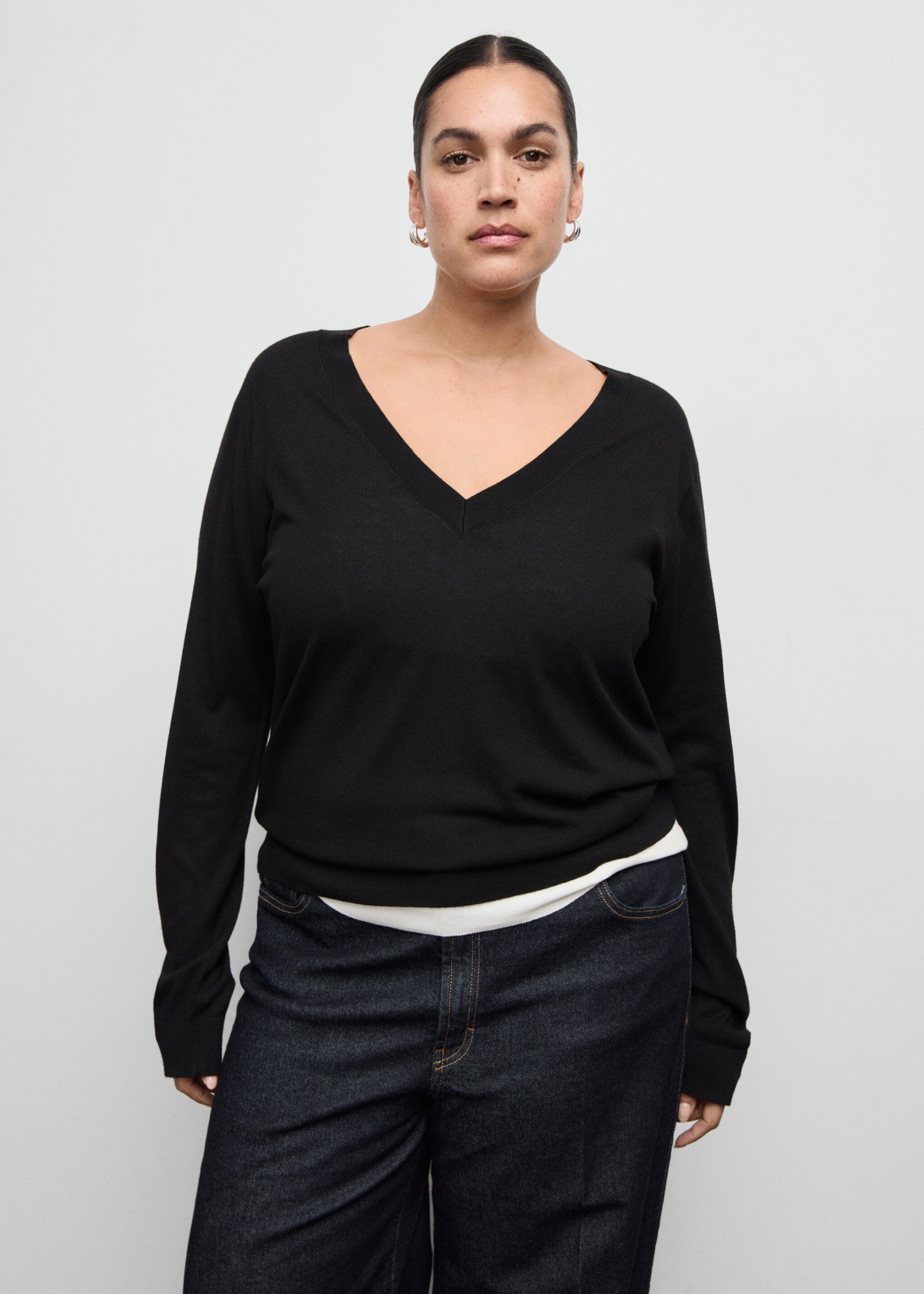 V-neck knit sweater - Details of the article 5, Black. Ref: 27031276-00.