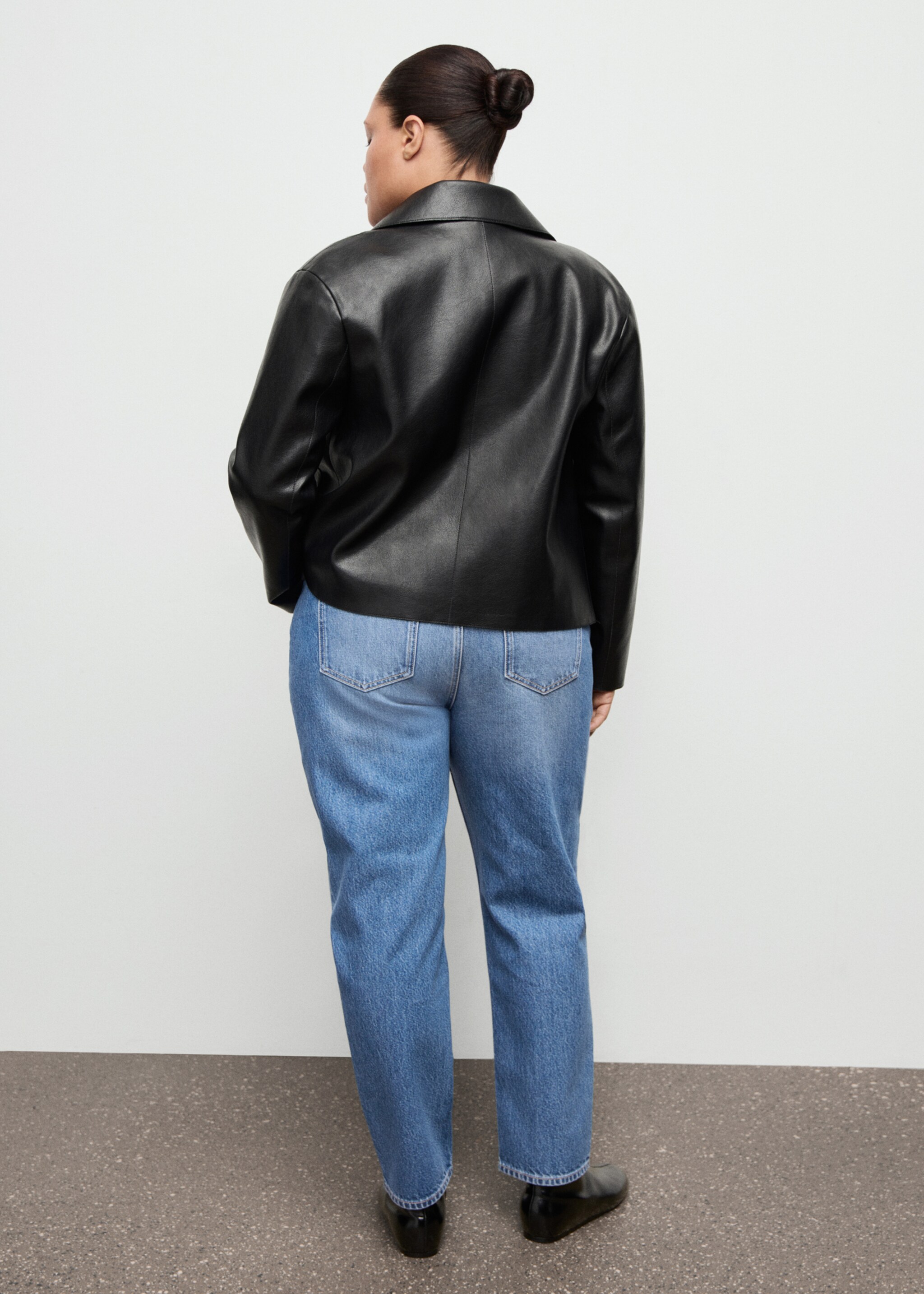 Mom2000 high-rise jeans - Details of the article 4, Medium Blue. Ref: 27031284-00.