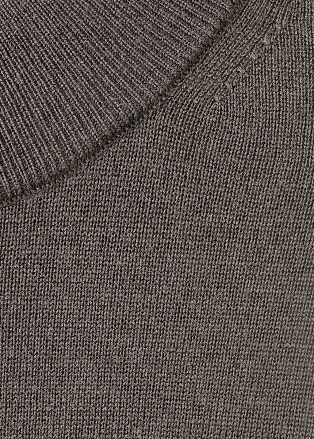 100% wool turtleneck sweater