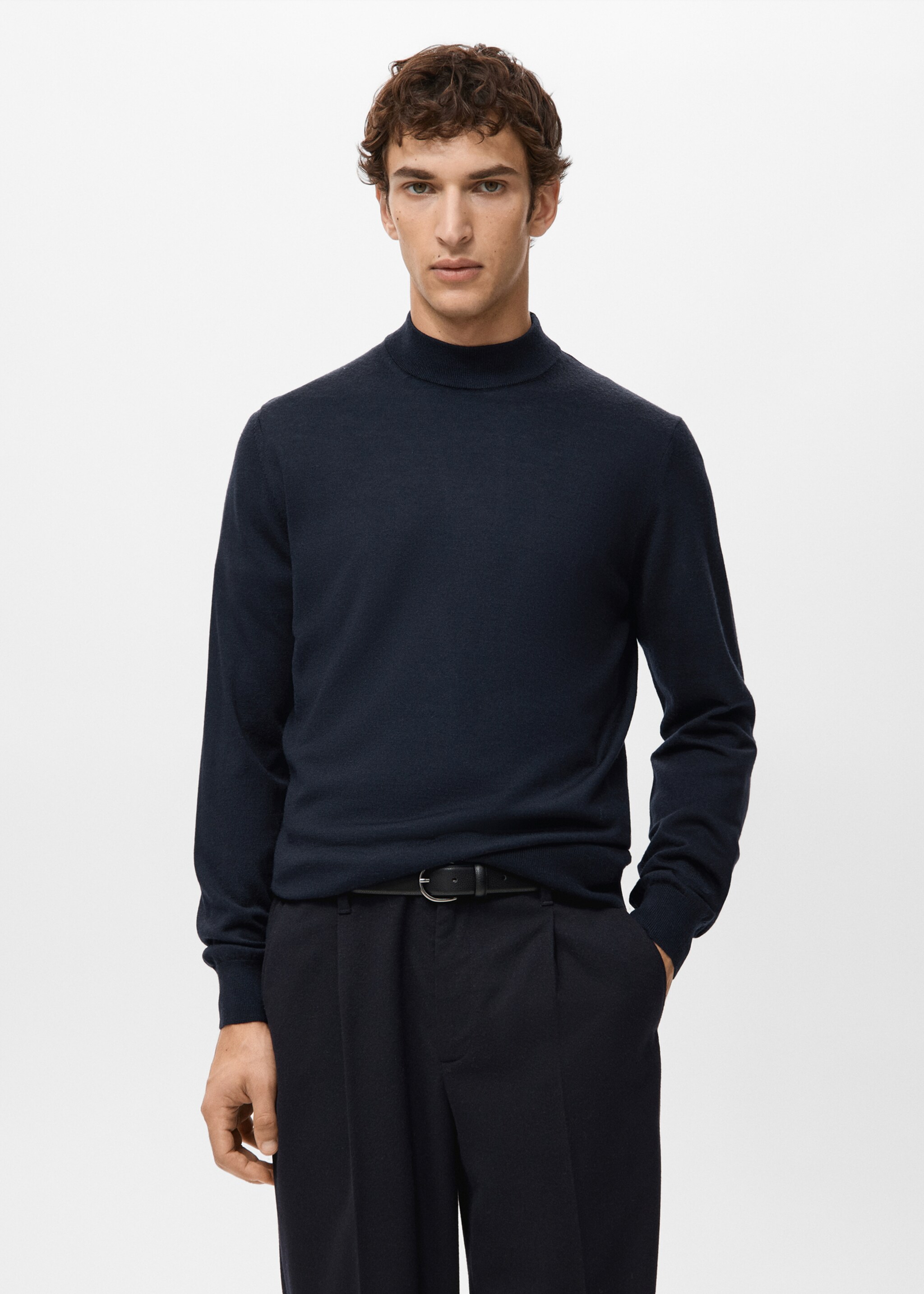 Pull-over 100 % laine col montant - Plan moyen, Bleu marine. Ref: 27031287-00.