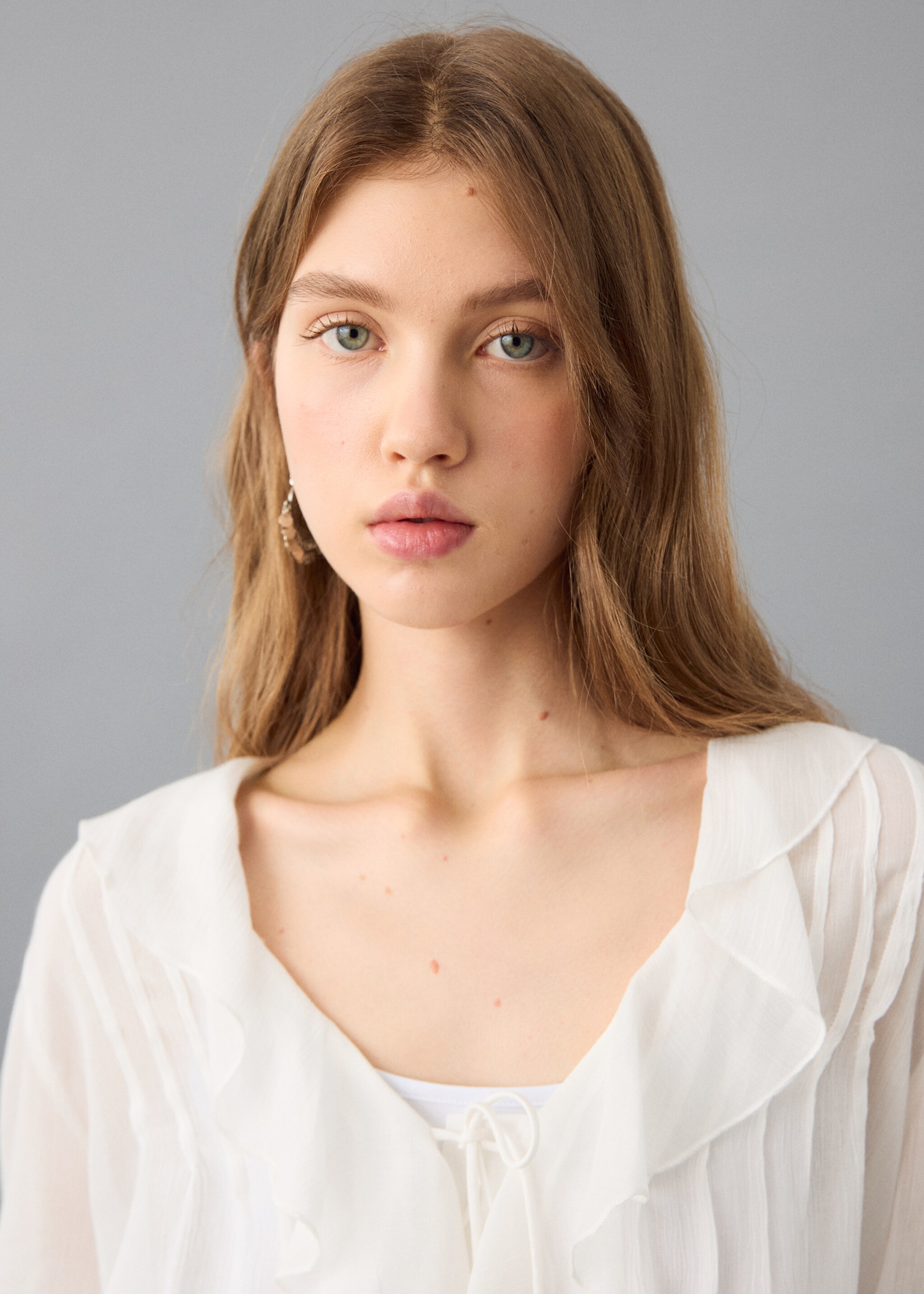 Fluid ruffled blouse - Details of the article 1, Off White. Ref: 27031290-00.