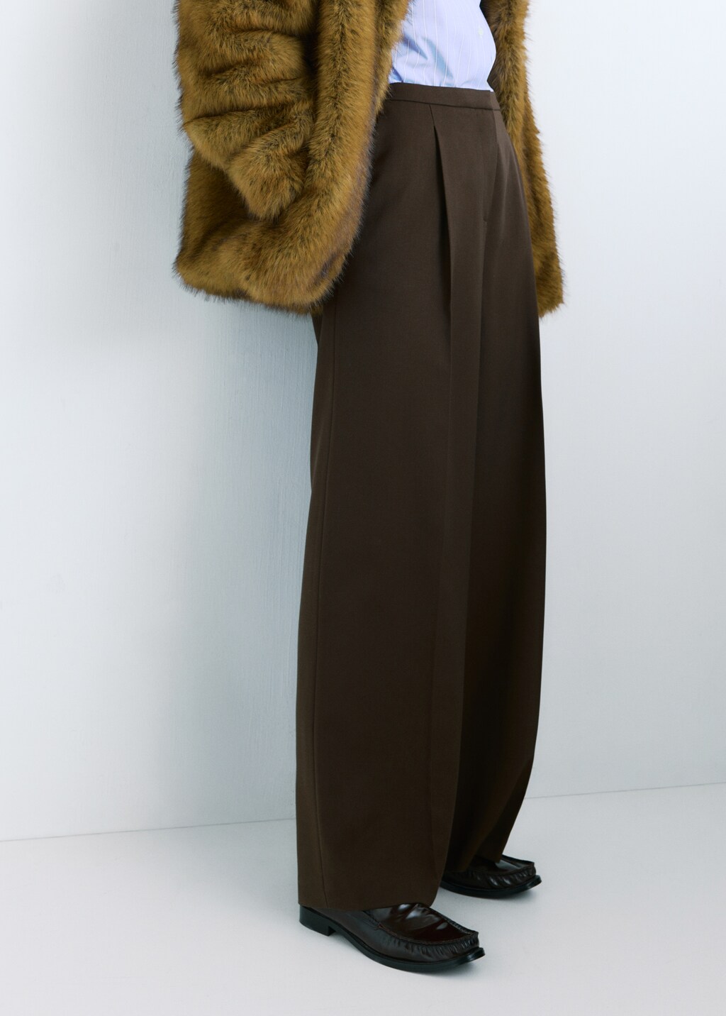 Wide leg mid-rise pleated trousers - image 3