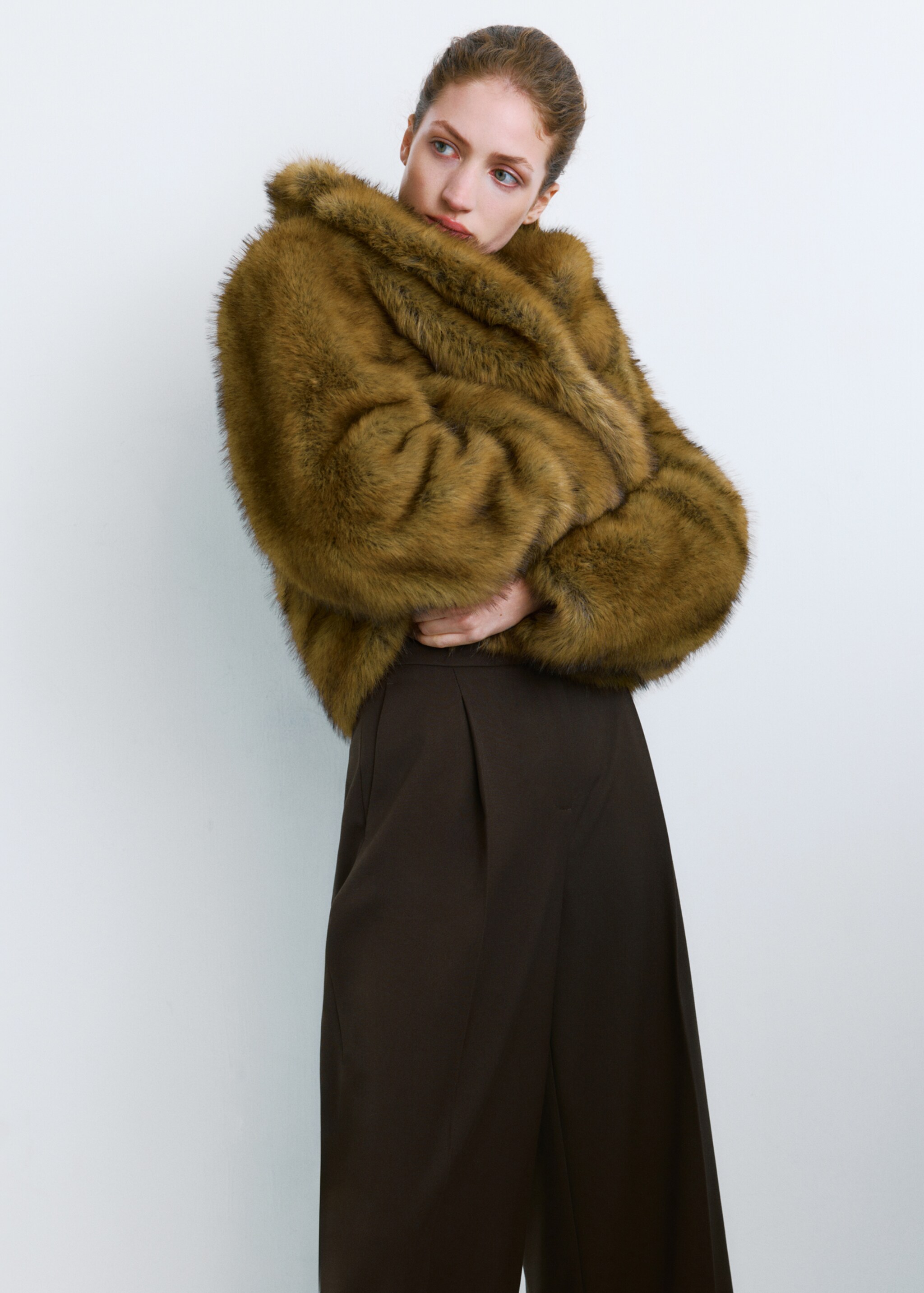 Wide-leg mid-rise pleated trousers - Details of the article 1, Chocolate. Ref: 27031294-00.