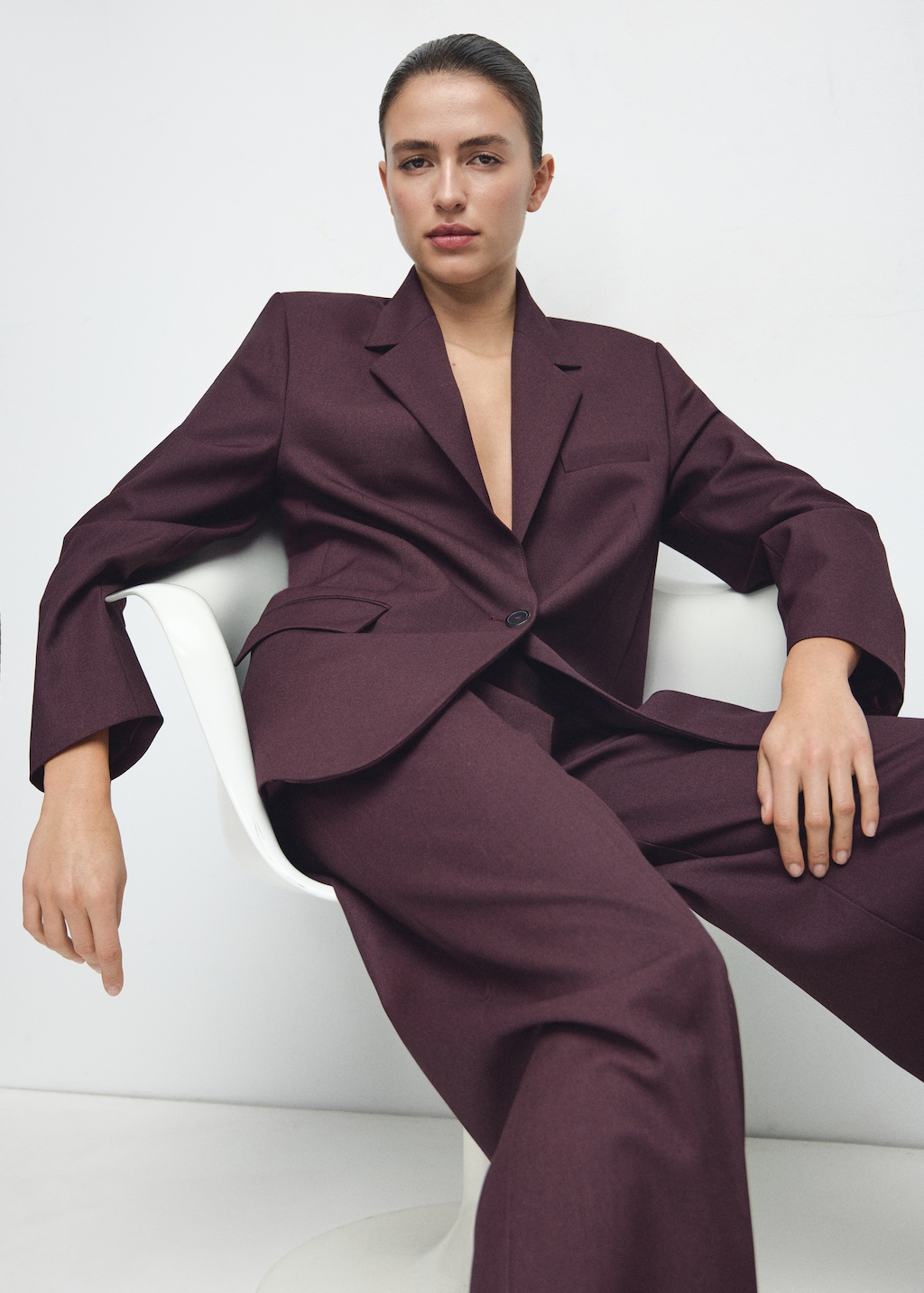 Straight suit jacket with lapel pockets