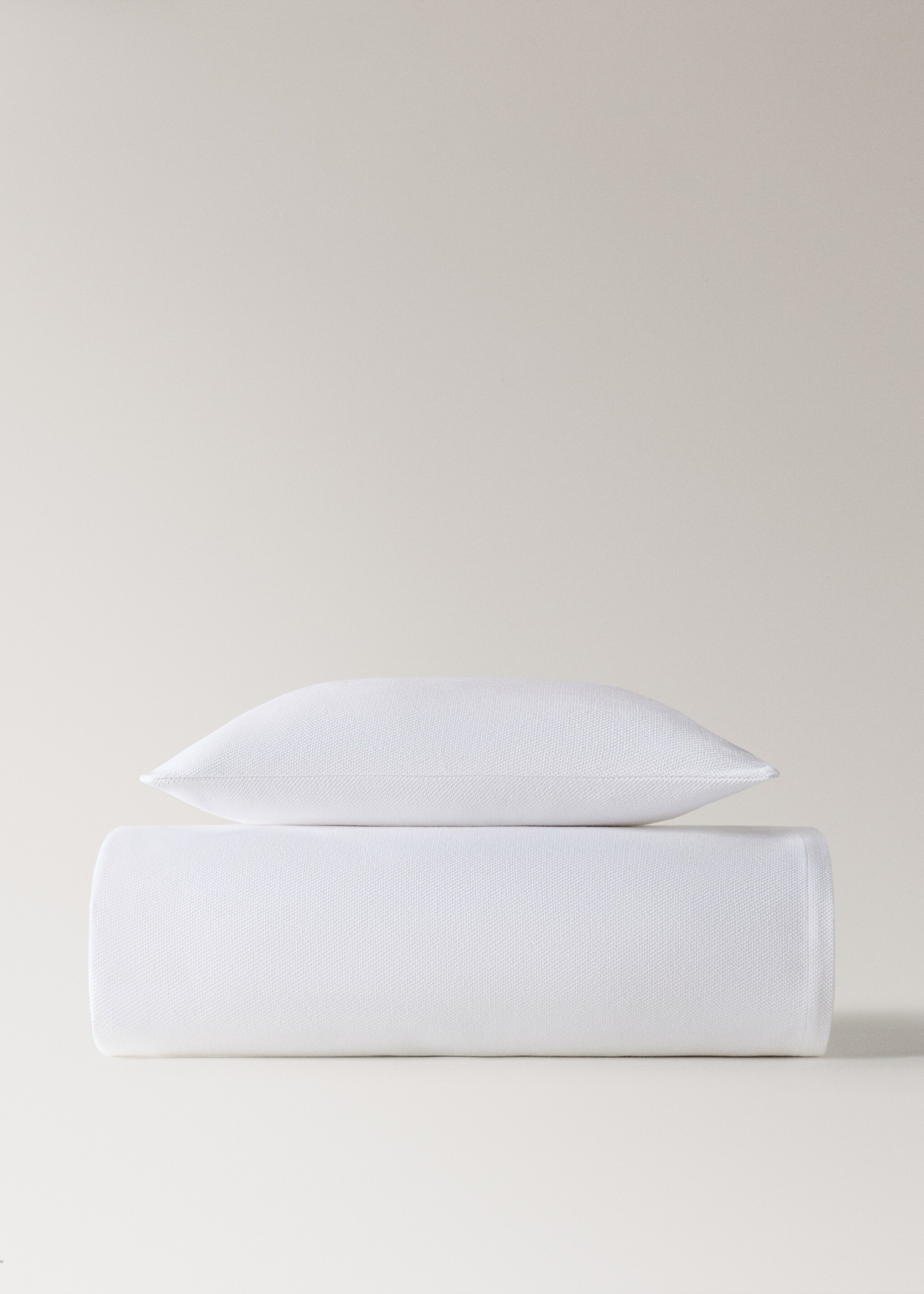 Cotton bedspread with hem finish for 180/200 cm bed - Details of the article 3, Off White. Ref: 27031308-00.
