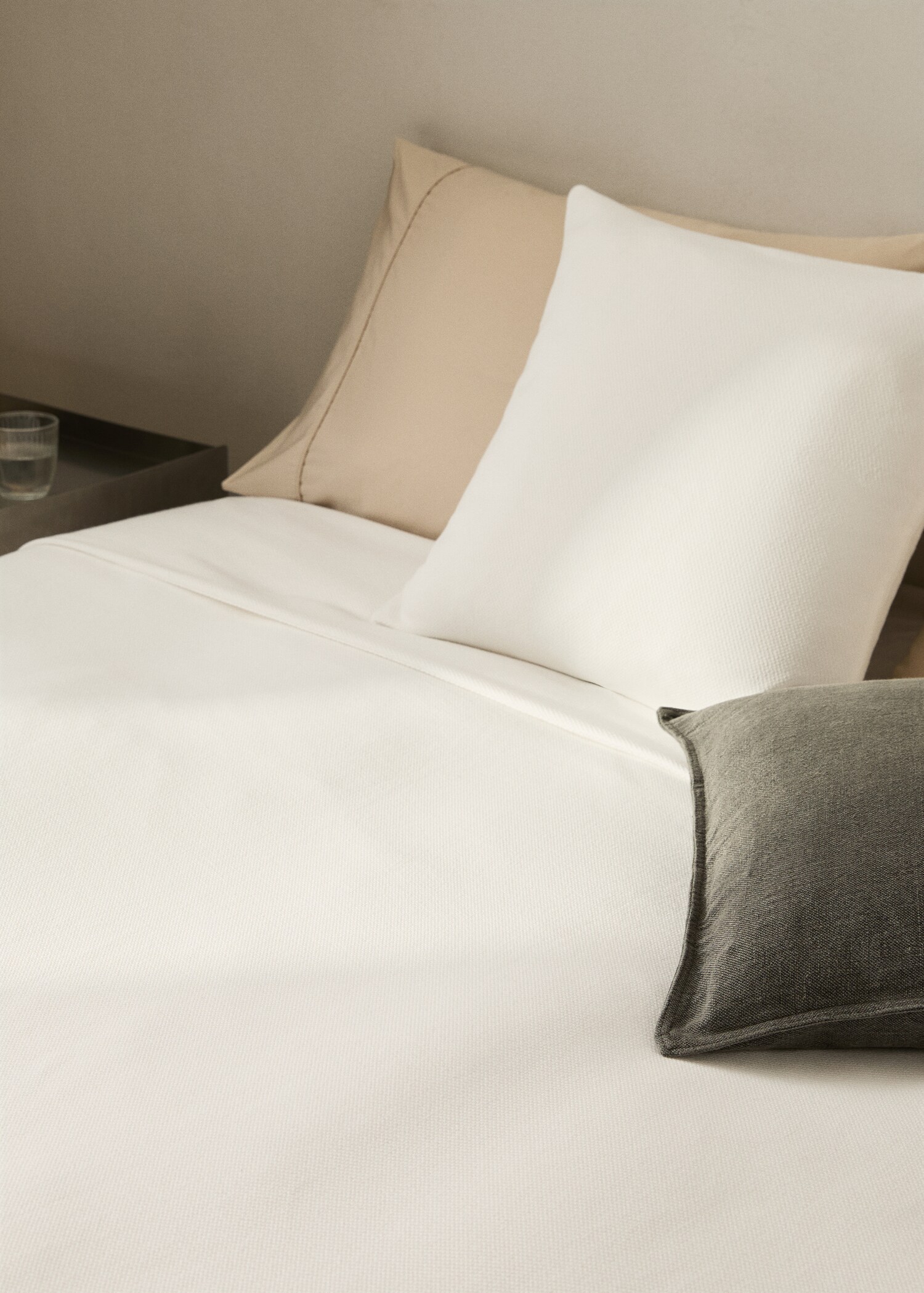 Cotton bedspread with hem finish for 180/200 cm bed - Details of the article 6