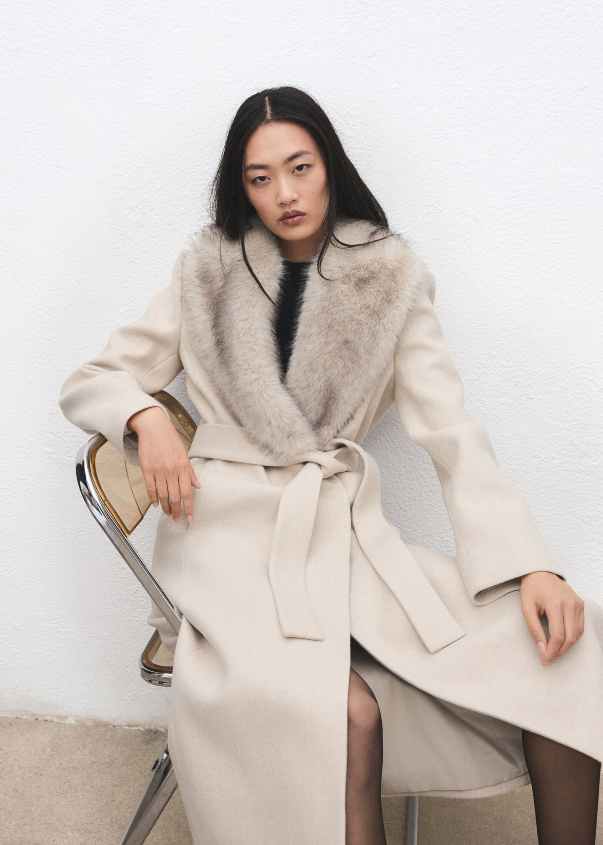 Manteco wool coat with fur collar - Details of the article 2, Light/Pastel Grey. Ref: 27031309-00.