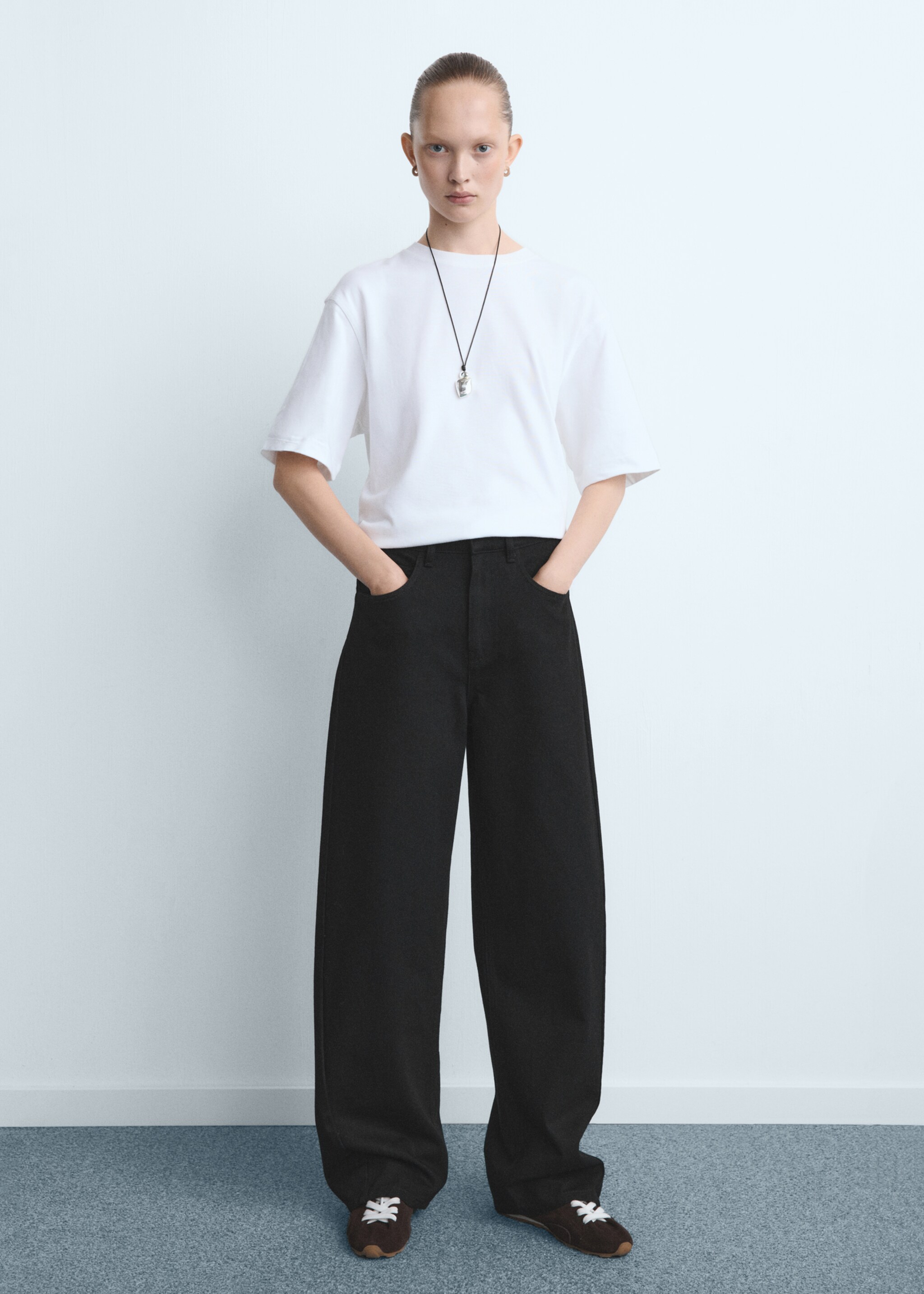 Mid-rise balloon jeans - Details of the article 2, Black denim. Ref: 27031315-00.